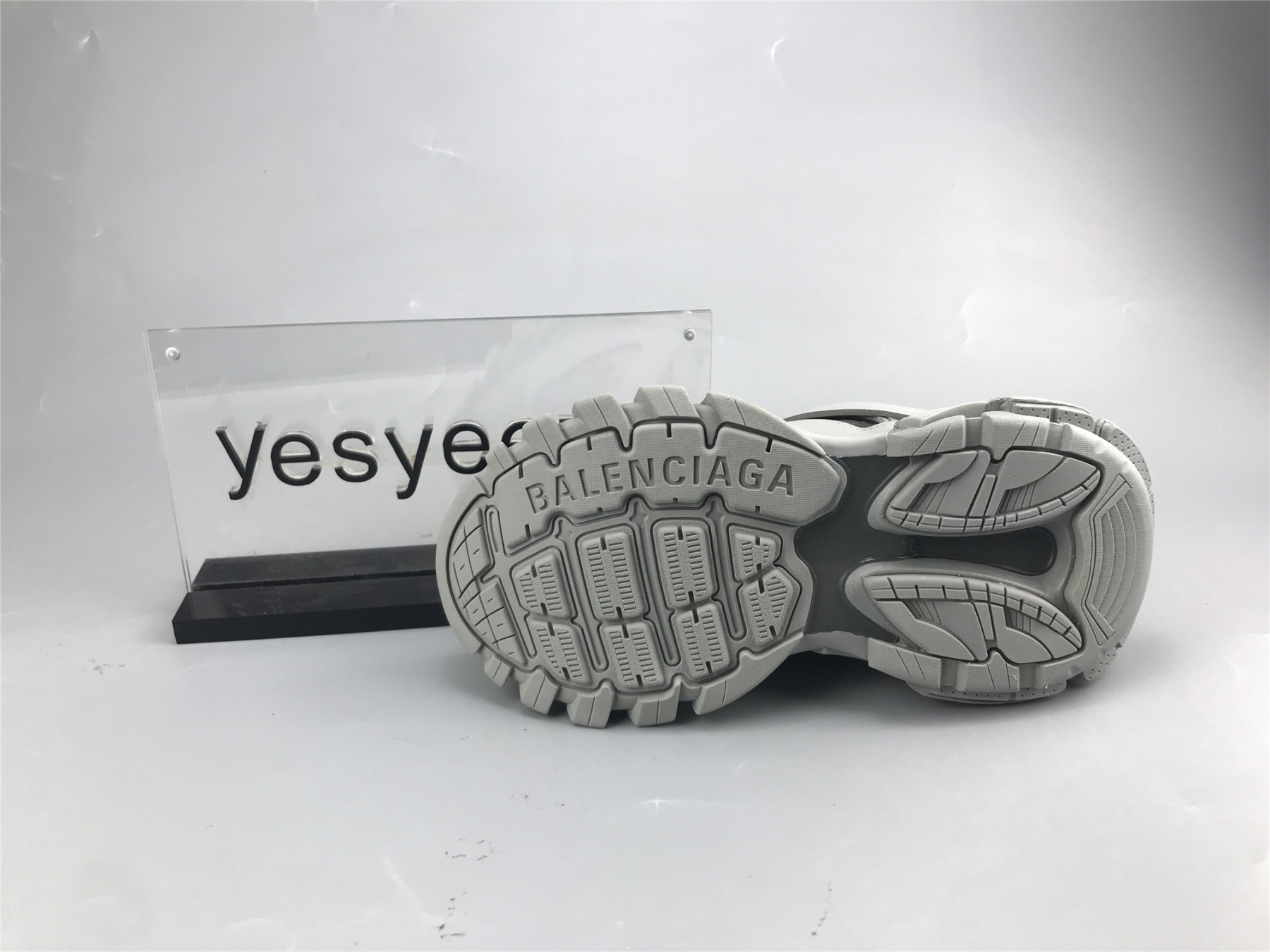 UA TRACK SNEAKER IN GREY