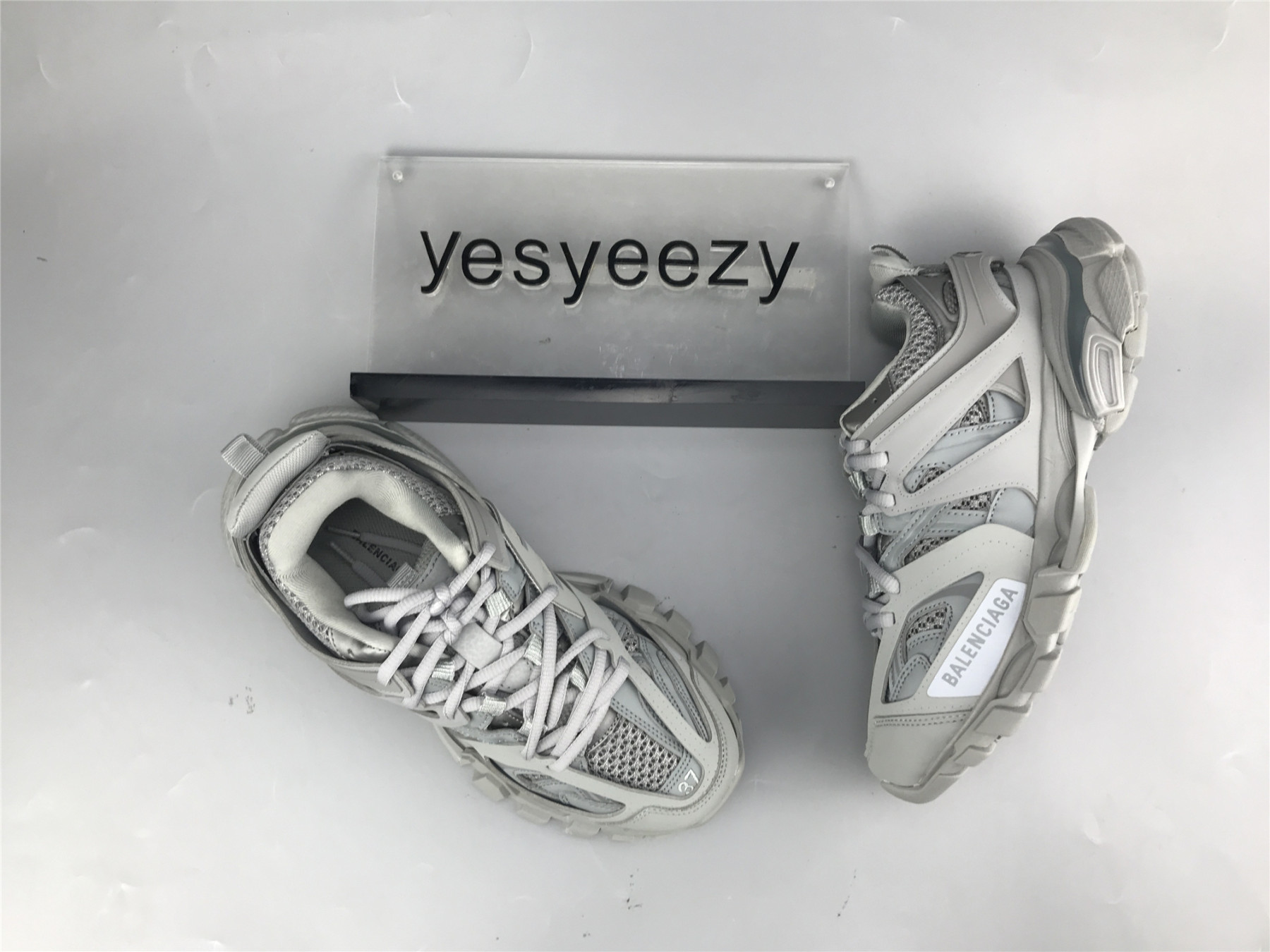 UA TRACK SNEAKER IN GREY