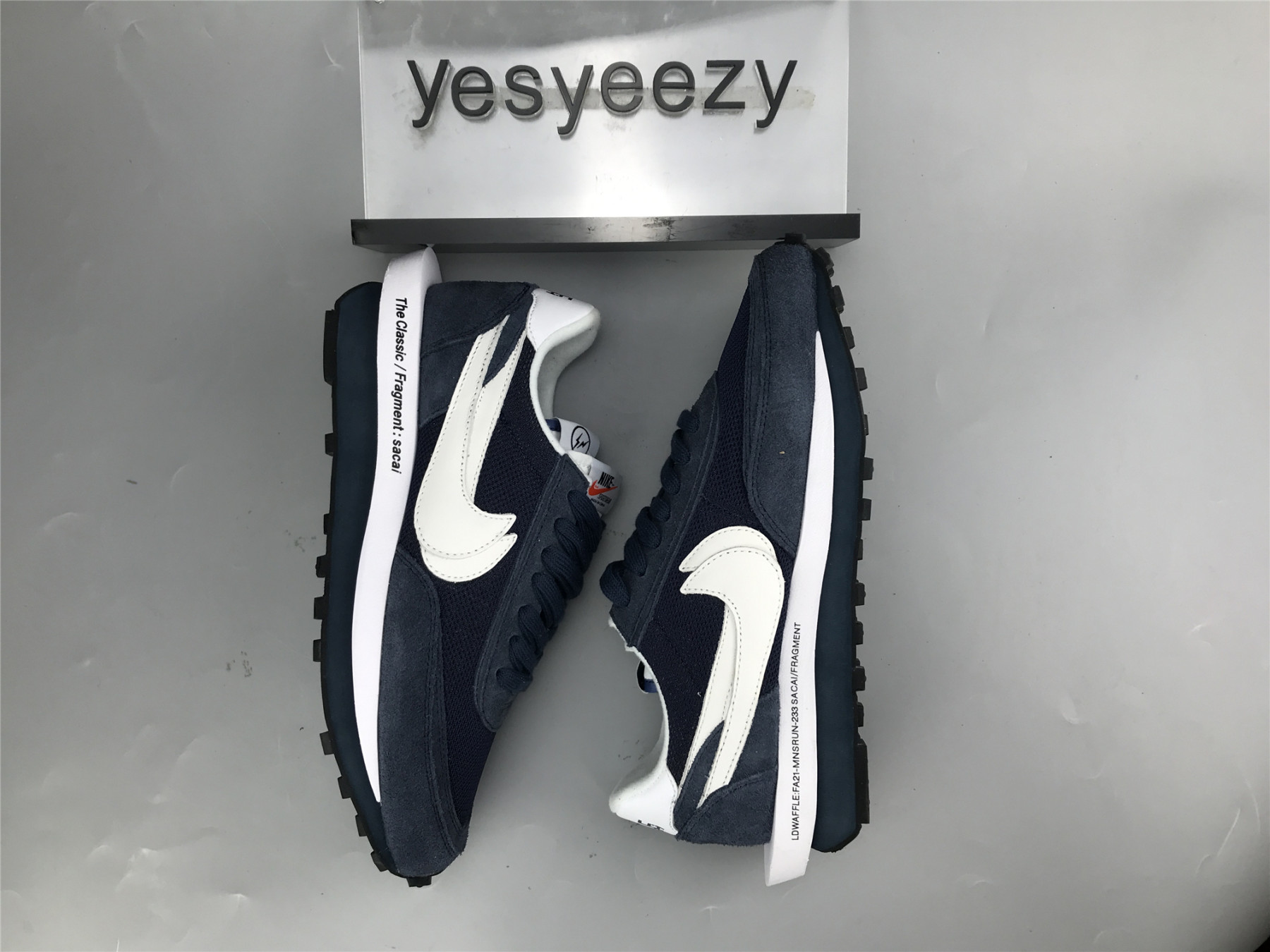 UA NIKE FRAGMENT DESIGN X SACAI X LDV WAFFLE 