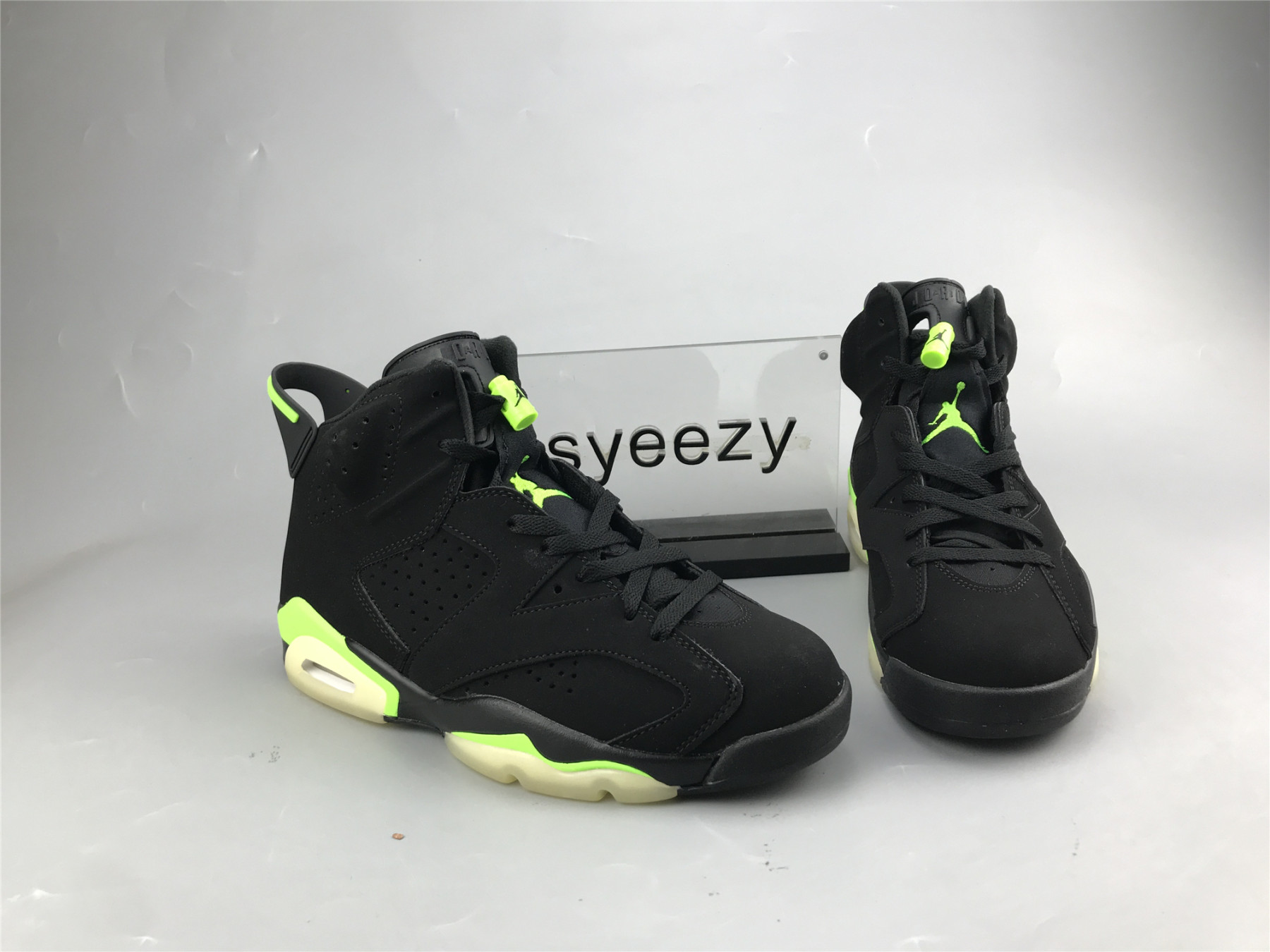 UA AIR JORDAN 6 RETRO 