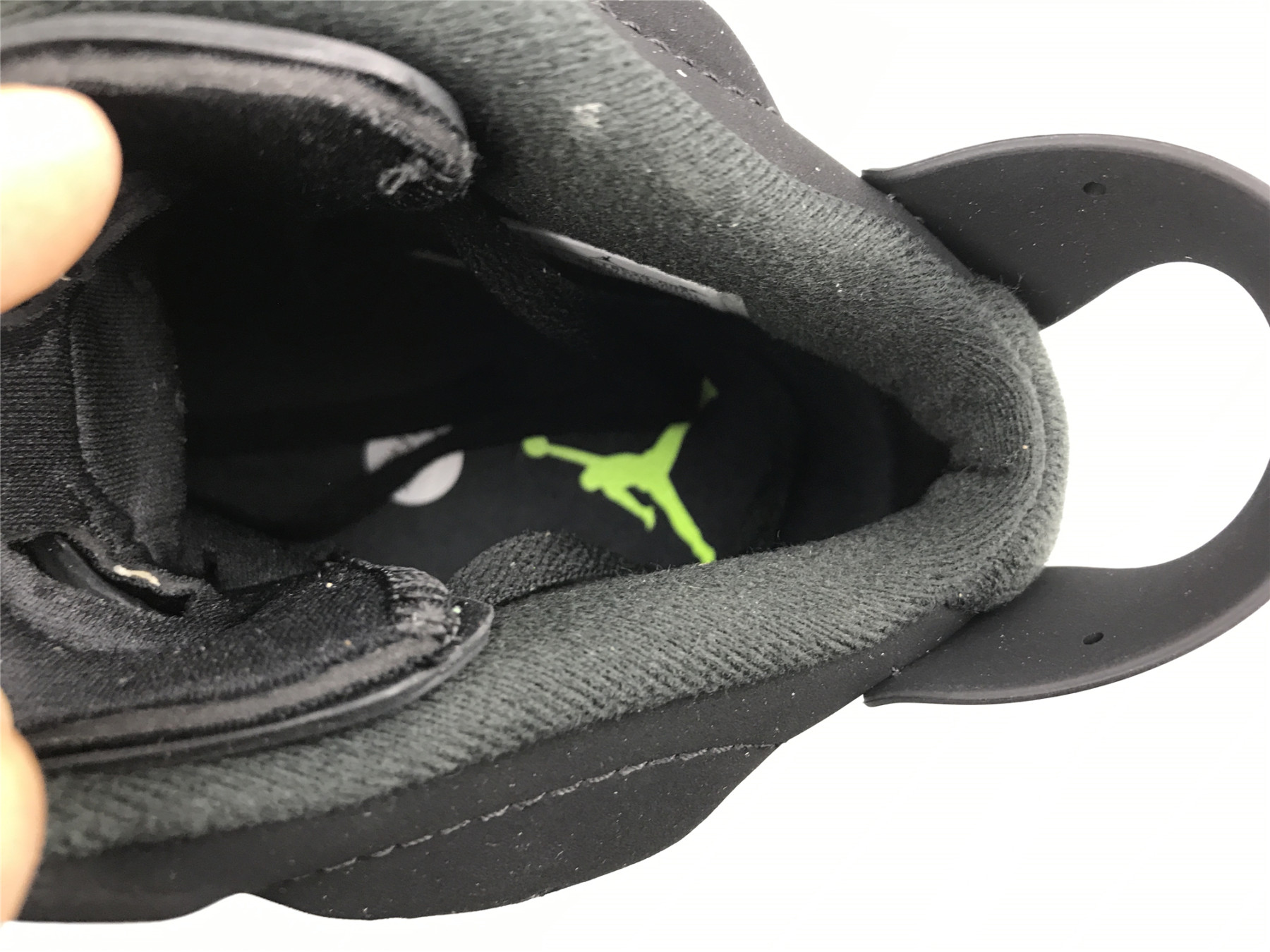 UA AIR JORDAN 6 RETRO 