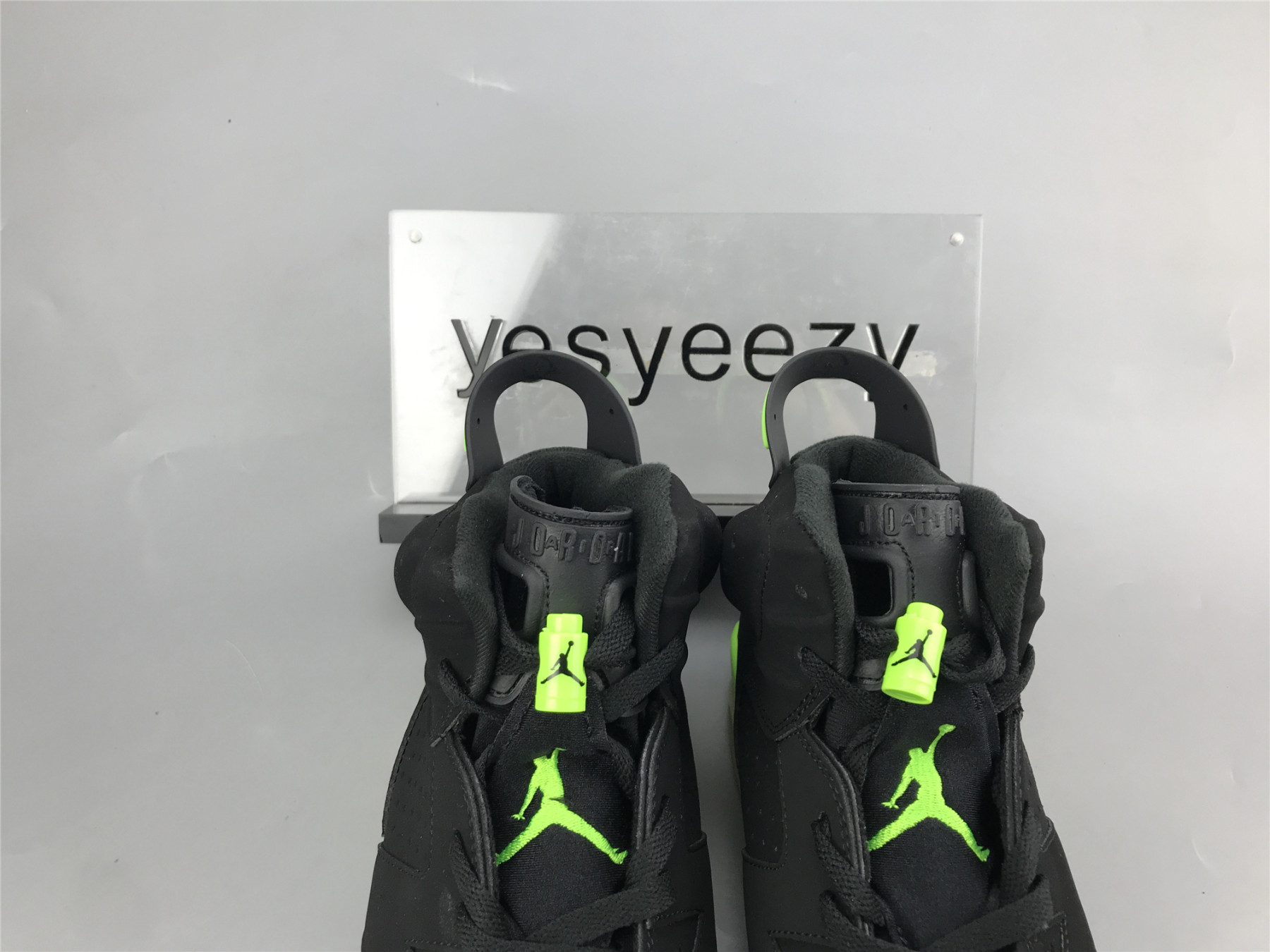 UA AIR JORDAN 6 RETRO 