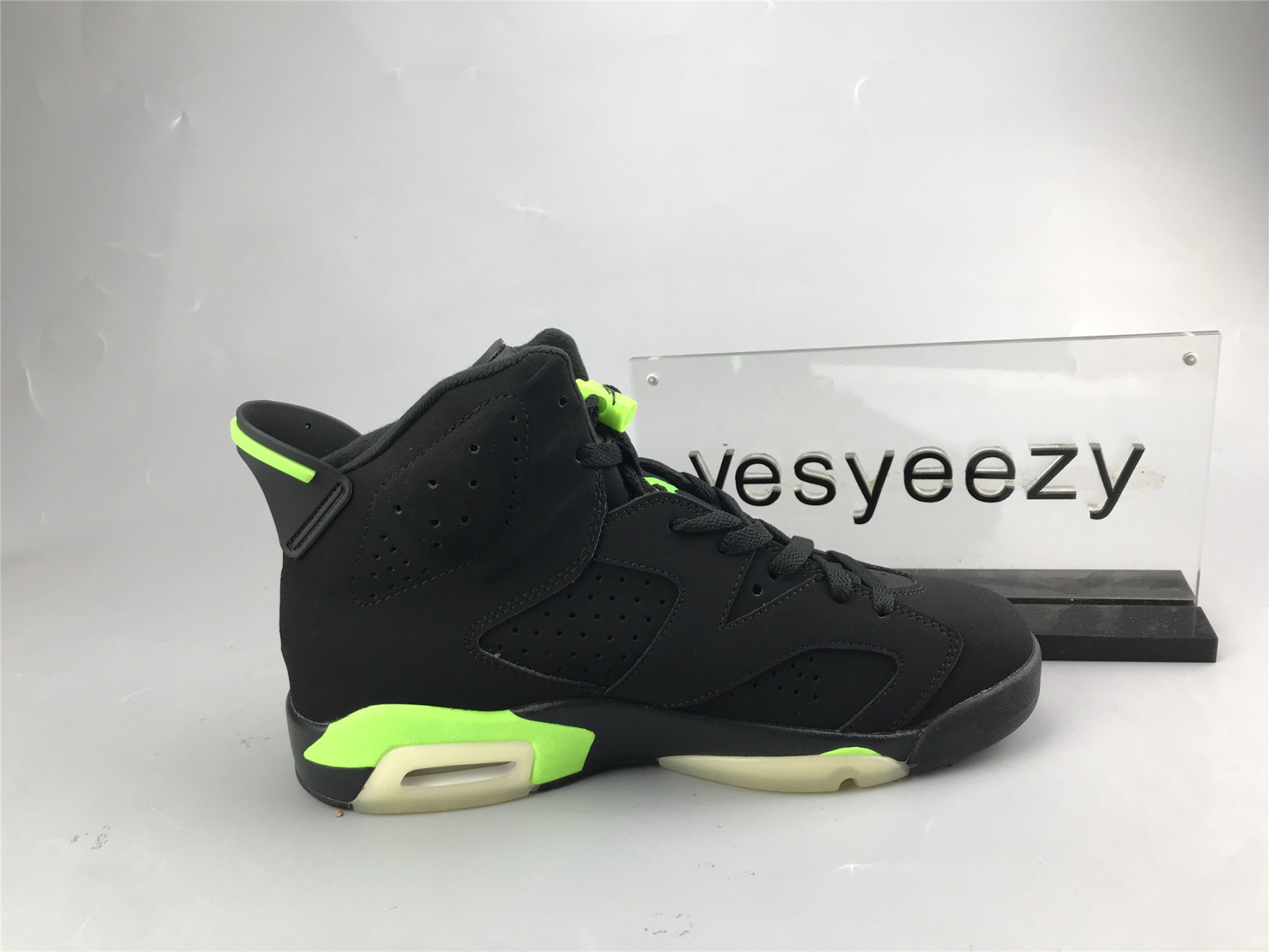 UA AIR JORDAN 6 RETRO 