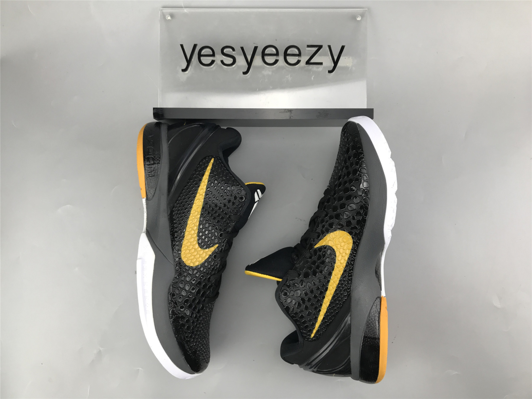 UA NIKE ZOOM KOBE 6 
