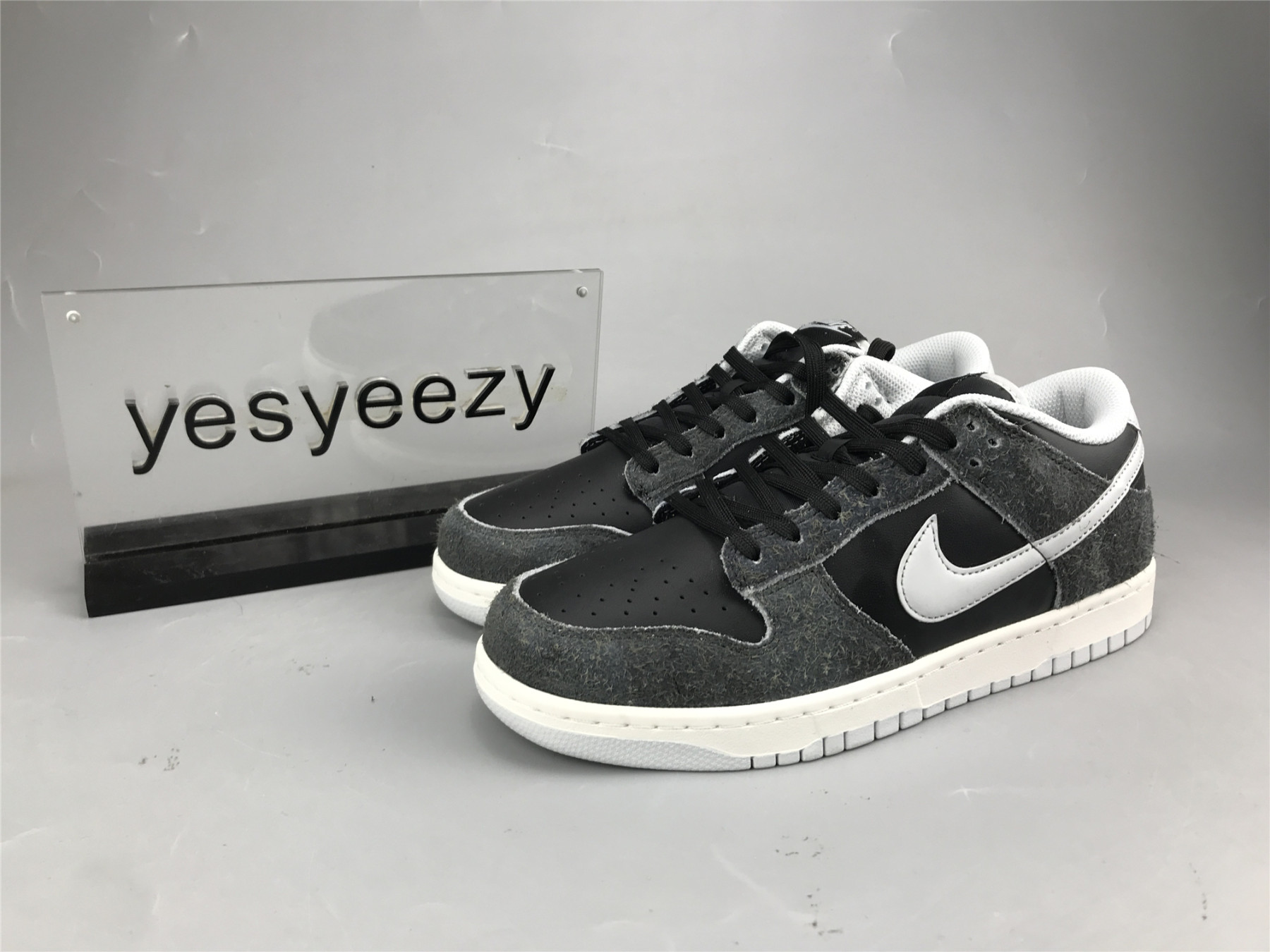 UA NIKE DUNK LOW PREMIUM 