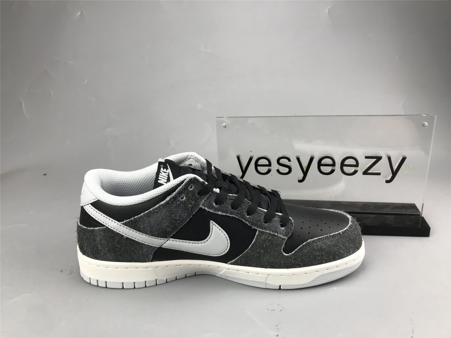 UA NIKE DUNK LOW PREMIUM 