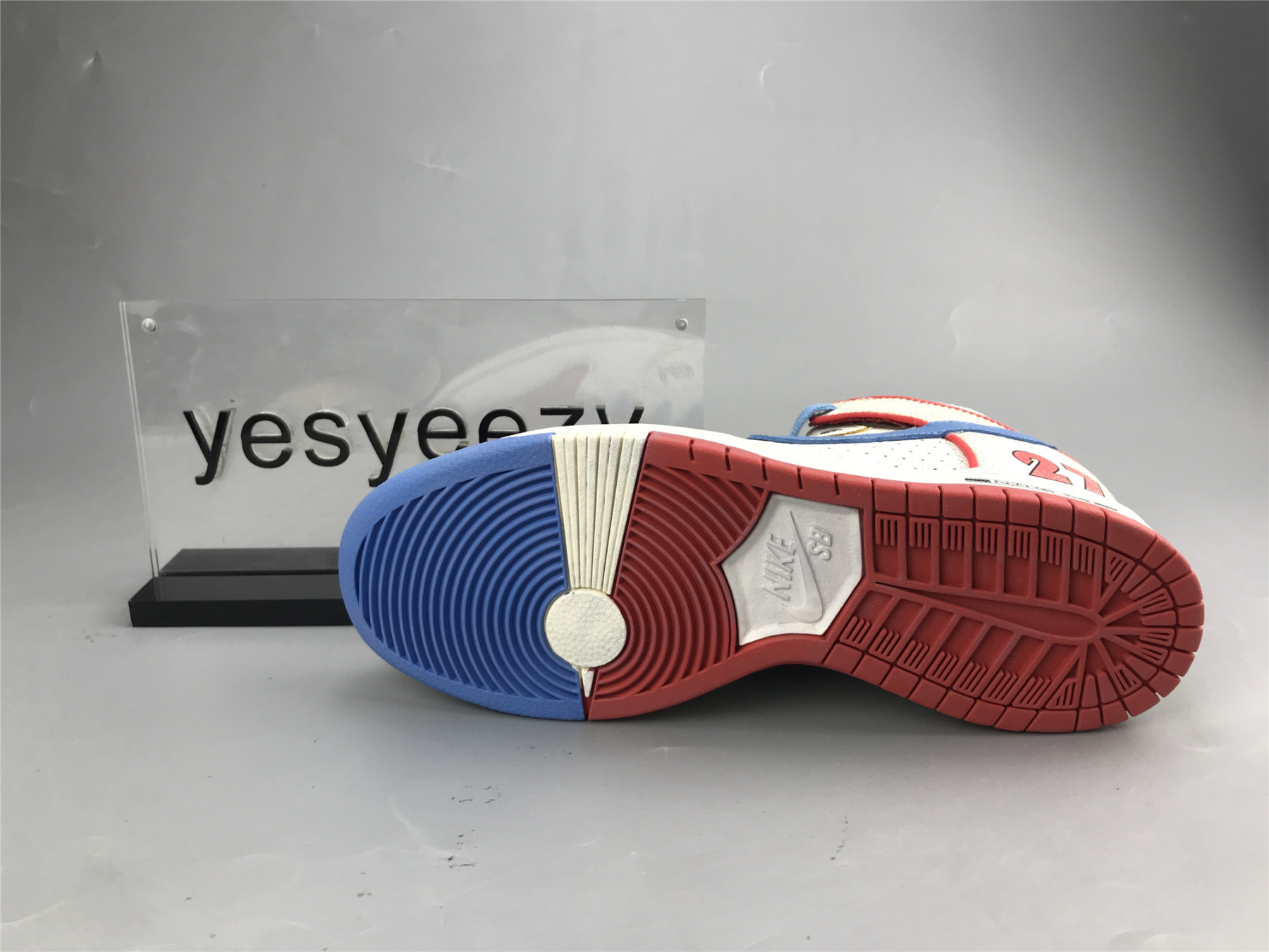 UA NIKE ISHOD WAIR X MAGNUS WALKER X DUNK HIGH PRO SB 