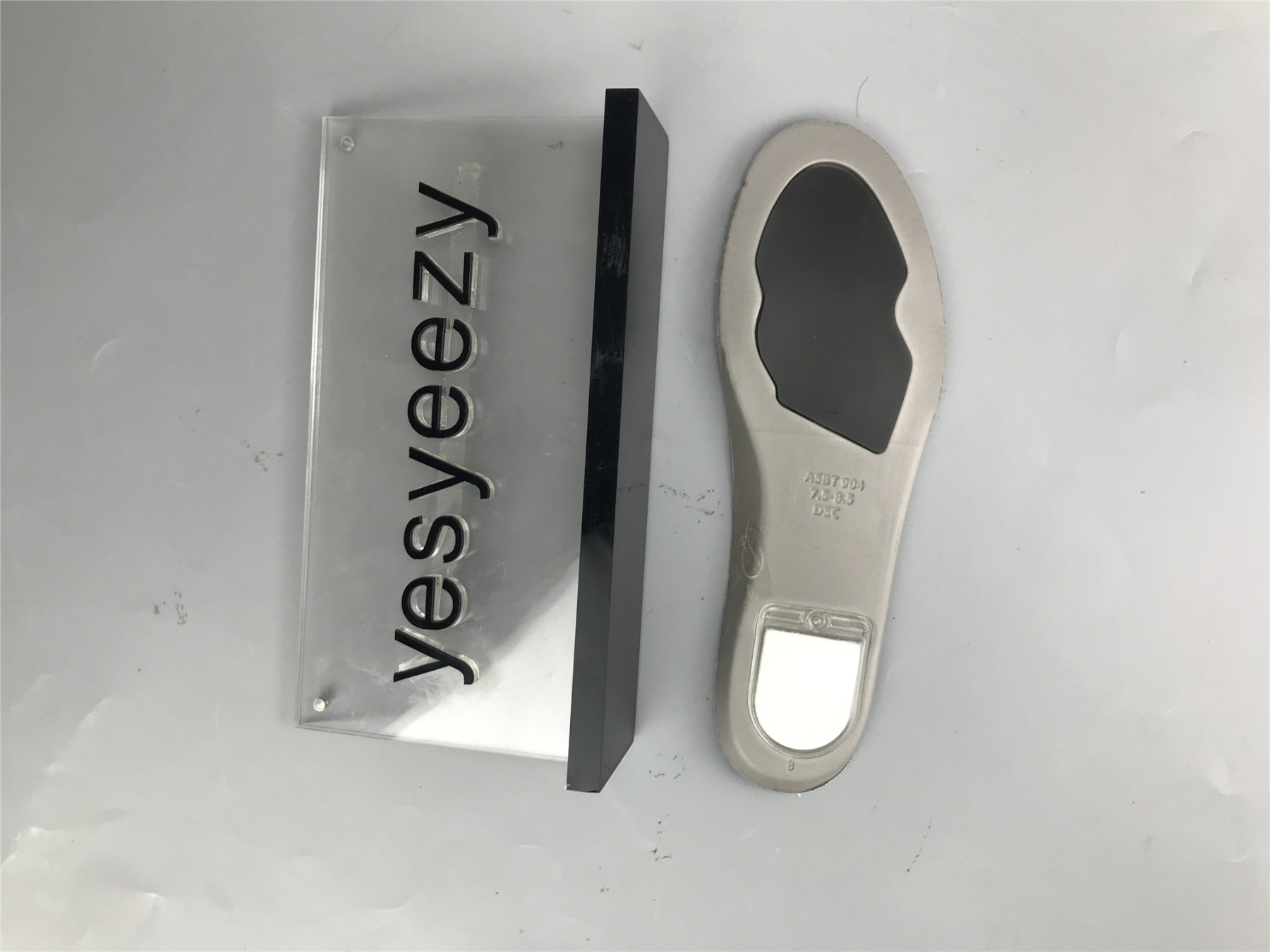 UA NIKE ISHOD WAIR X MAGNUS WALKER X DUNK HIGH PRO SB 