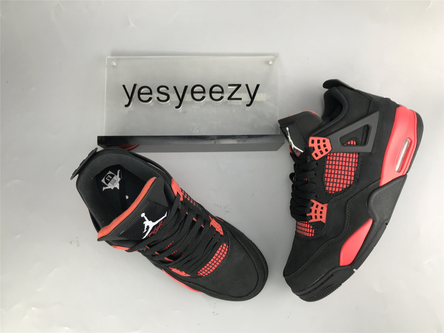 UA AIR JORDAN 4 RETRO 