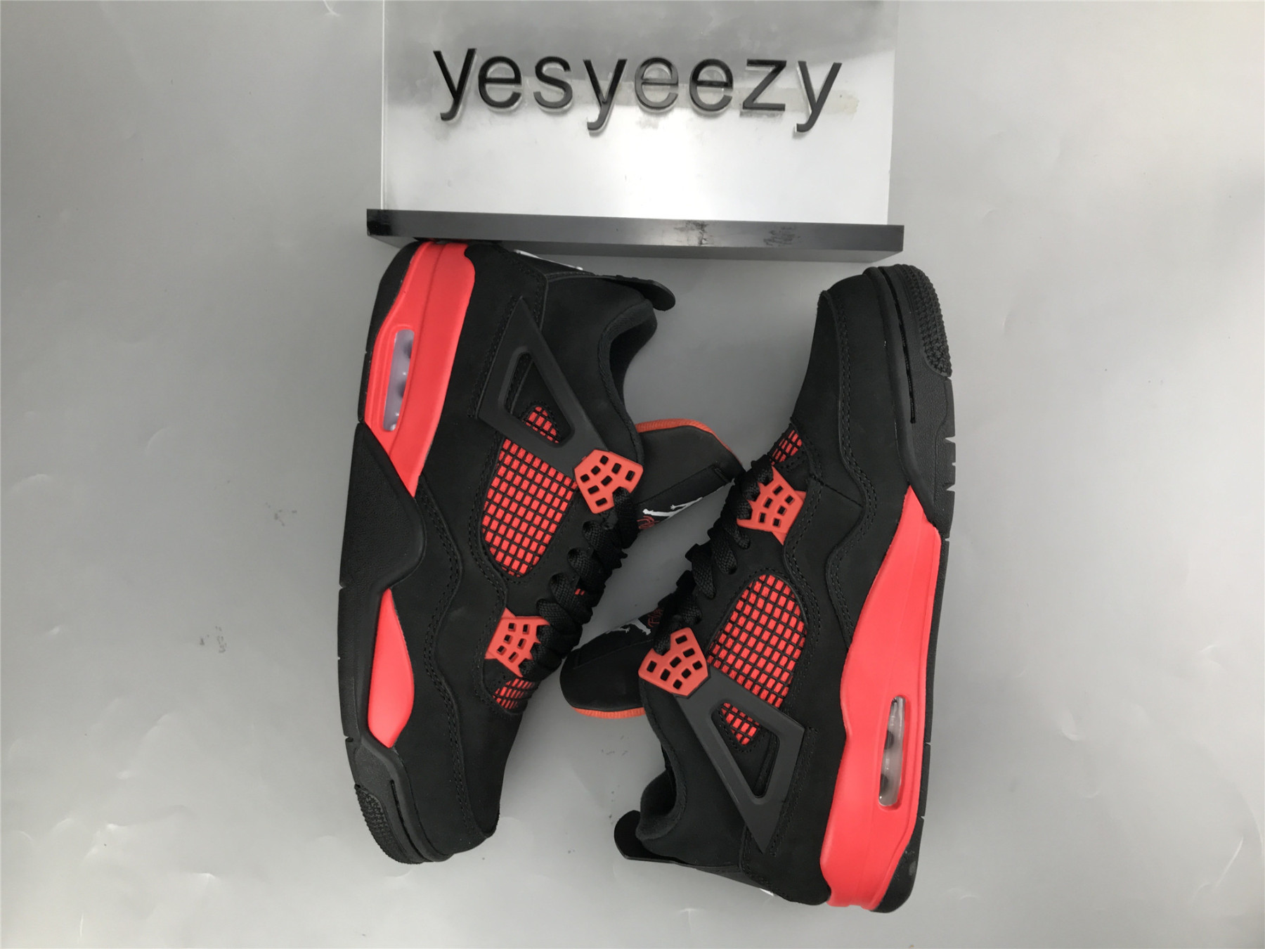 UA AIR JORDAN 4 RETRO 