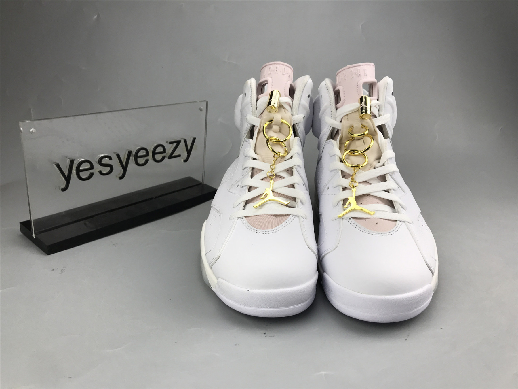 UA WMNS AIR JORDAN 6 RETRO 