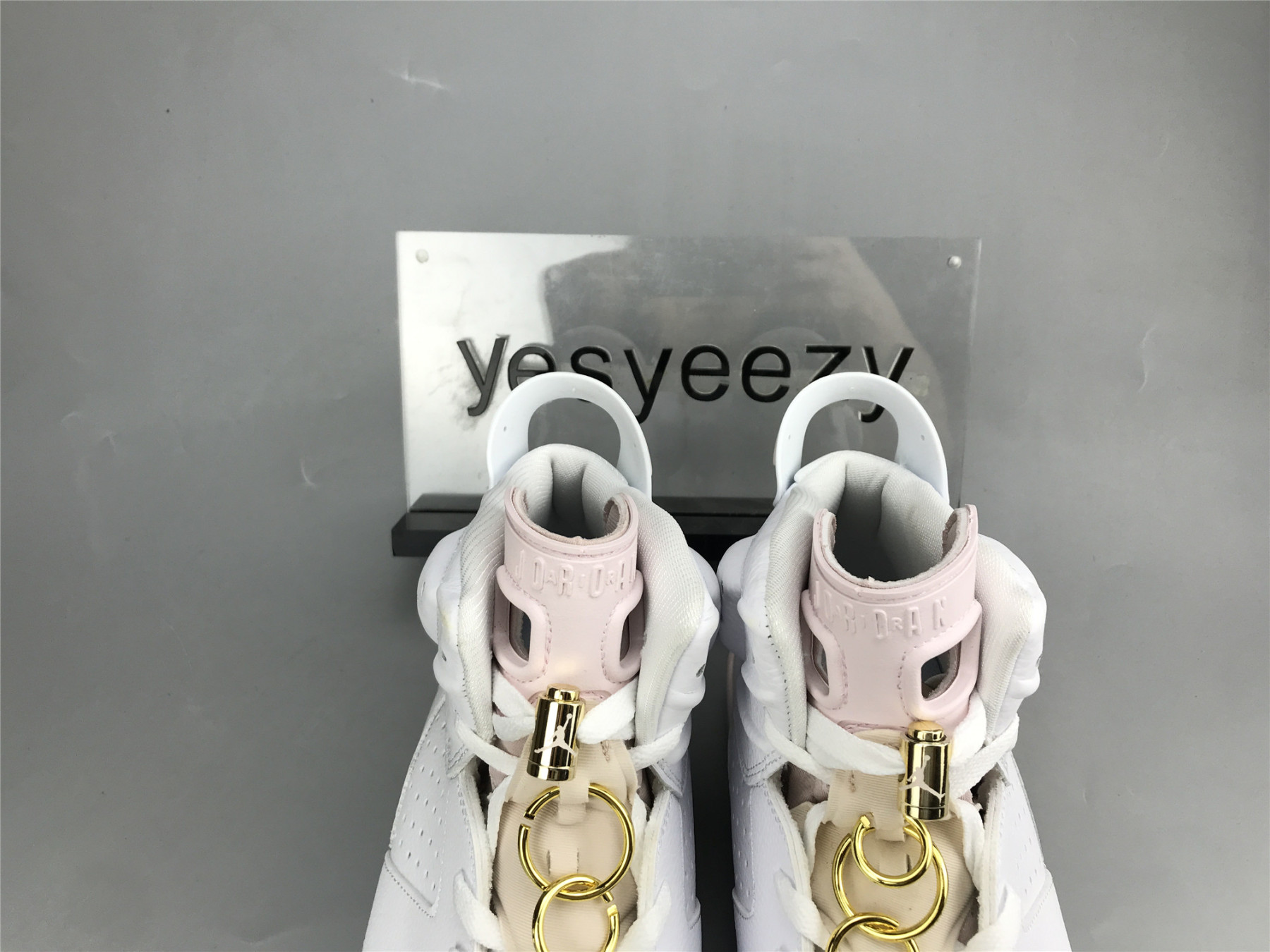 UA WMNS AIR JORDAN 6 RETRO 