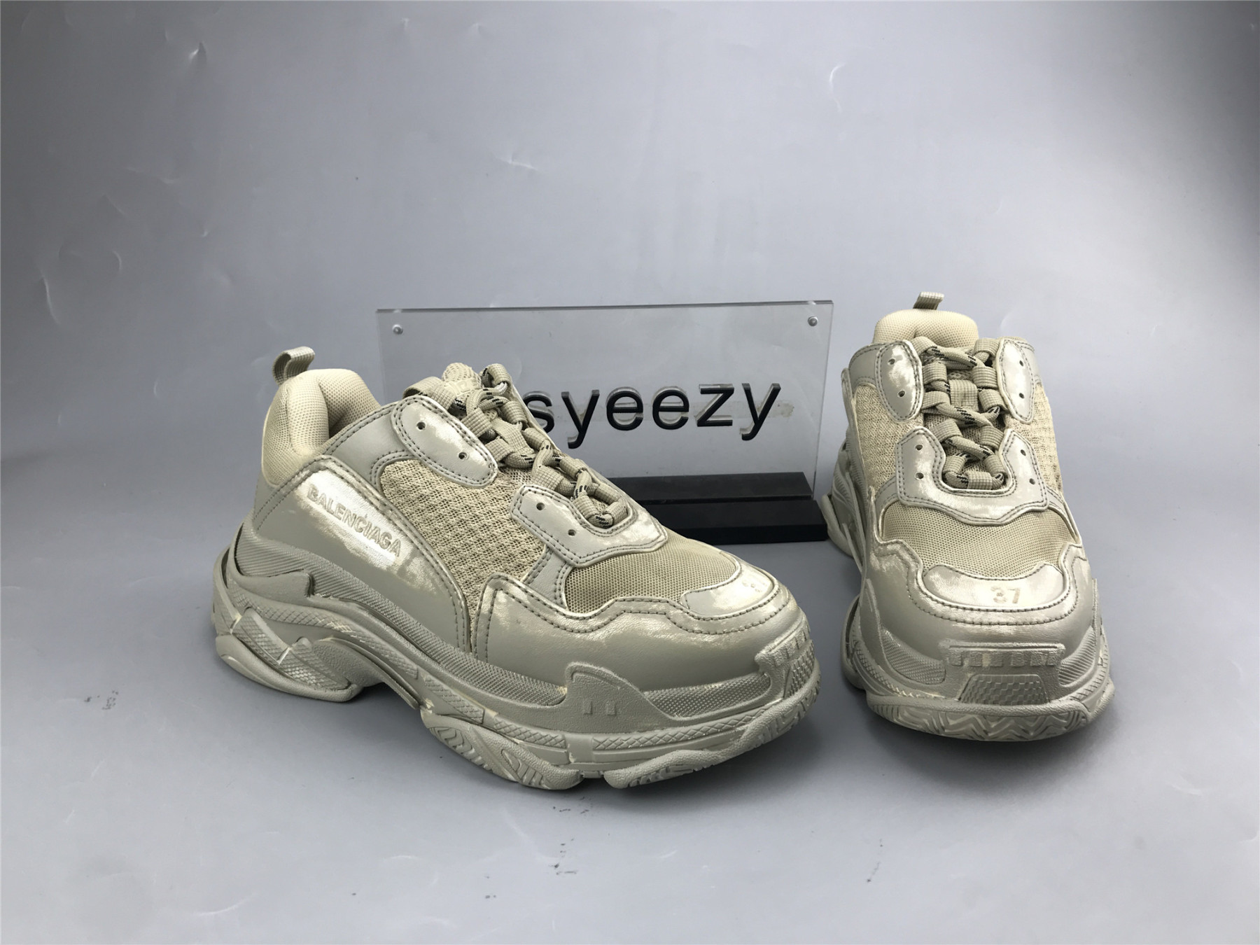 UA TRIPLE S SNEAKER LIGHT BEIGE