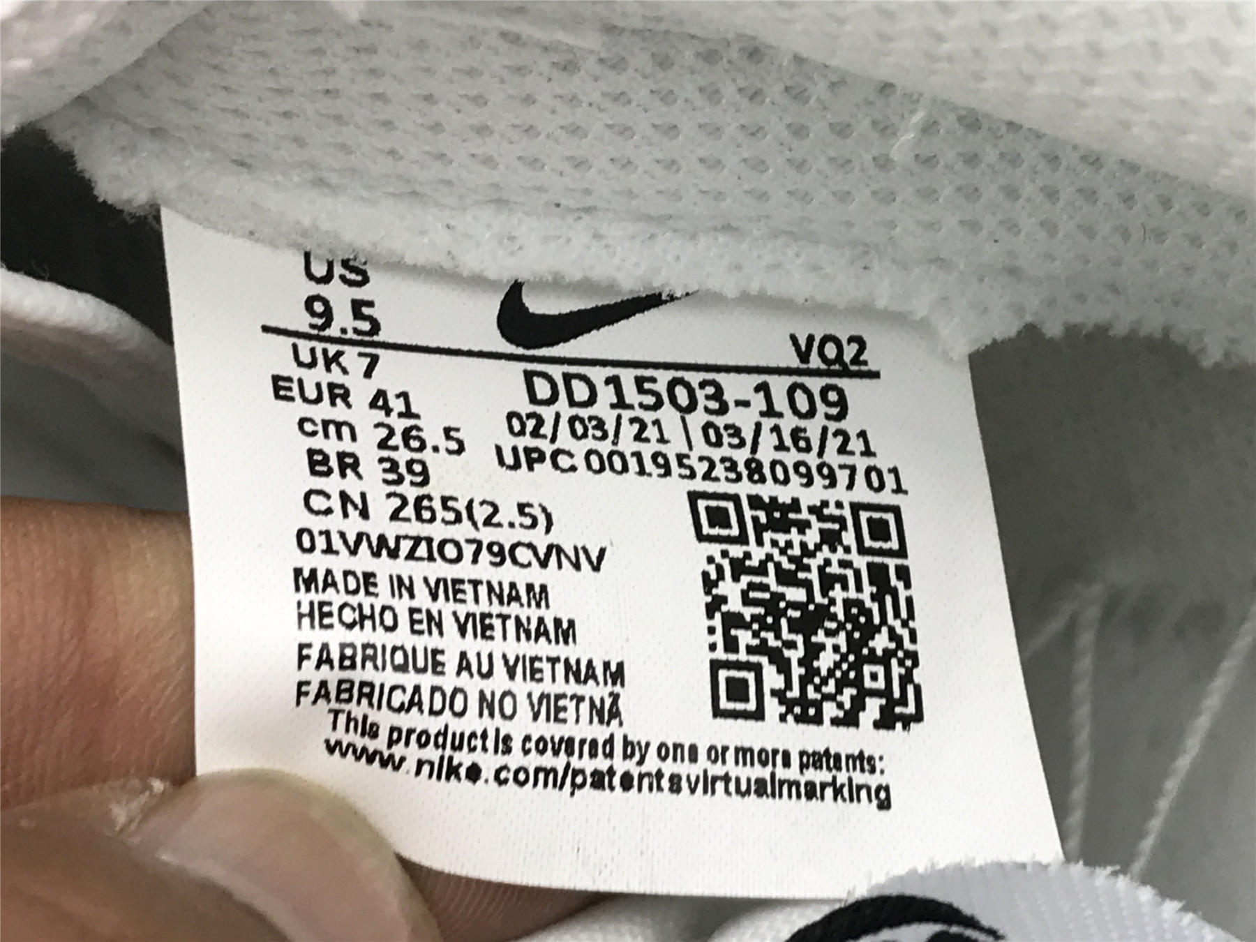 UA NIKE WMNS DUNK LOW 