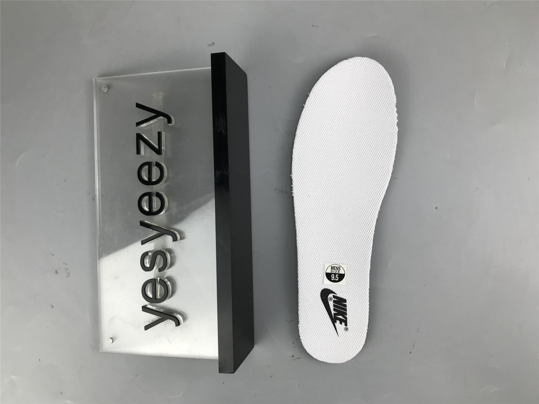 UA NIKE WMNS DUNK LOW 