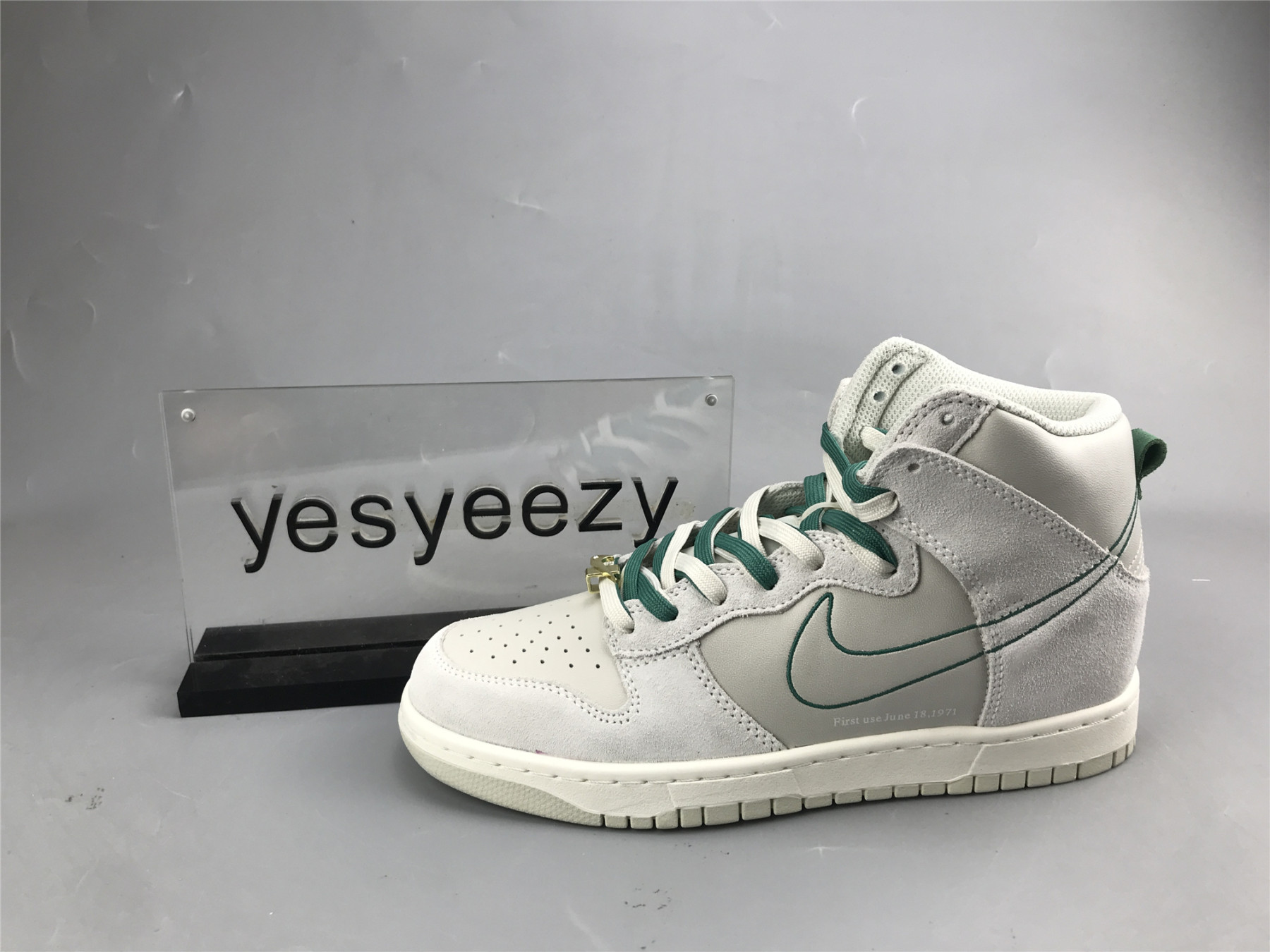 UA NIKE DUNK HIGH SE 