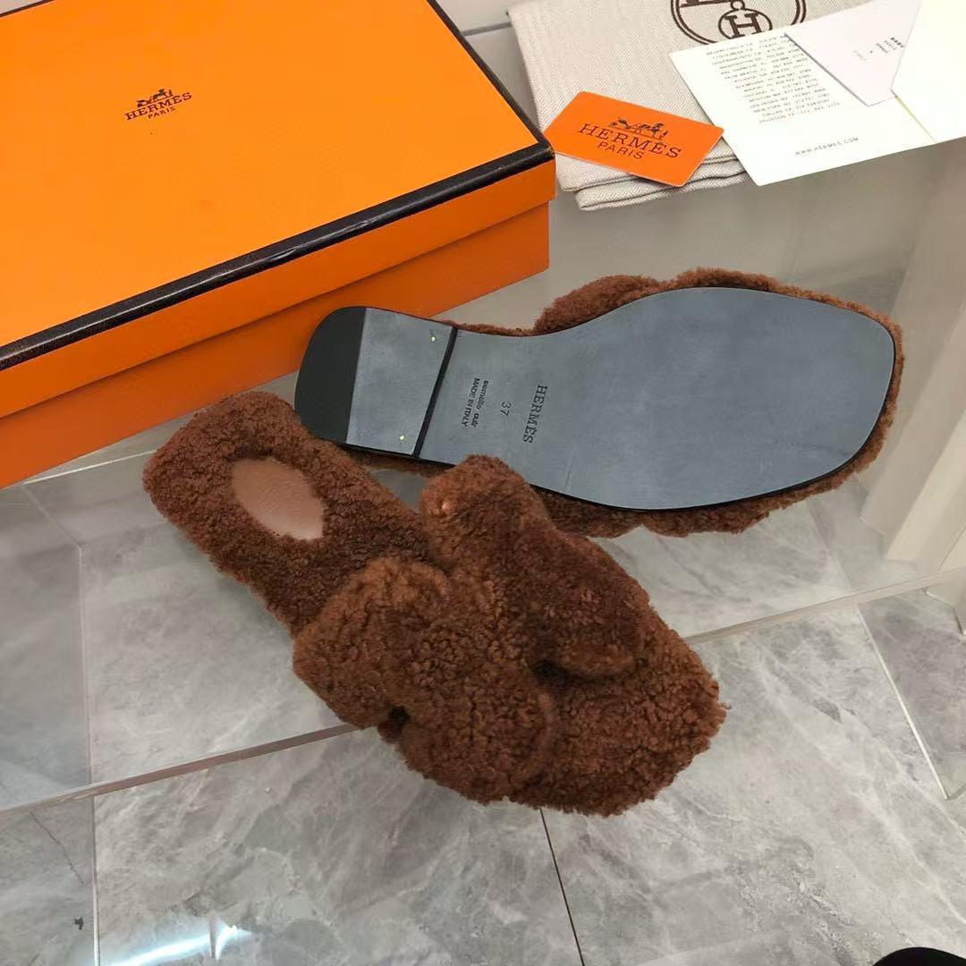 UA H**me5 Oran sandal