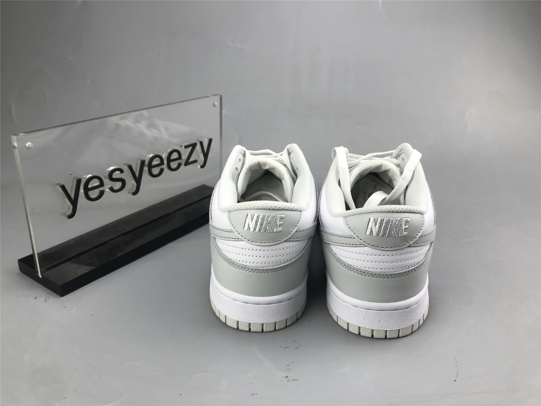 UA NIKE WMNS DUNK LOW 