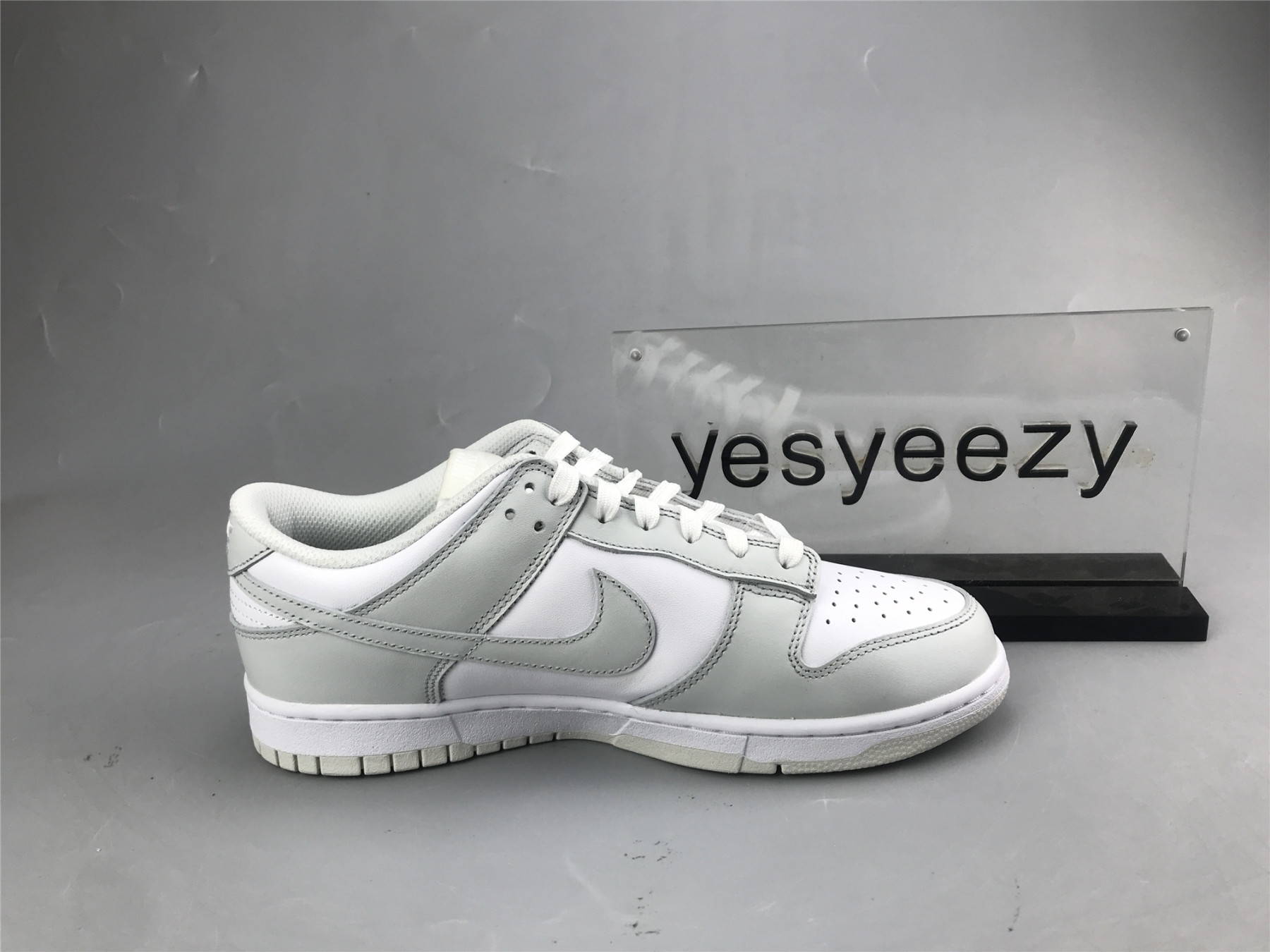 UA NIKE WMNS DUNK LOW 