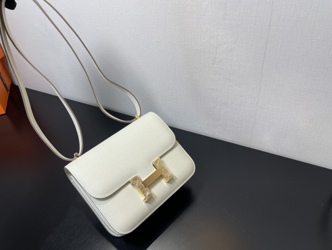 H**me5 Constance 24 White Epsom leather gold hardware 9.4"x5.9"x3"