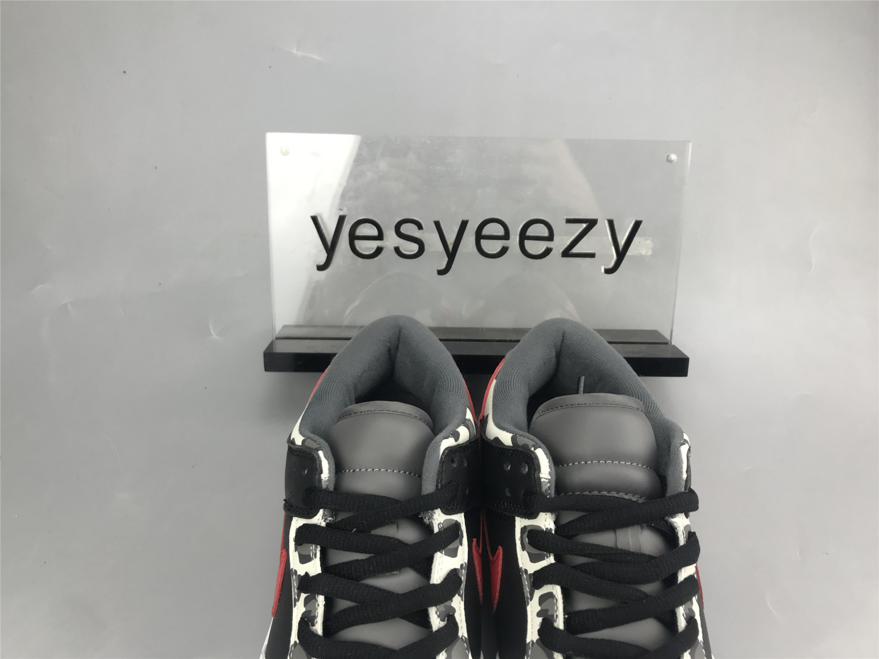 UA NIKE SB DUNK LOW BLACK RED COW