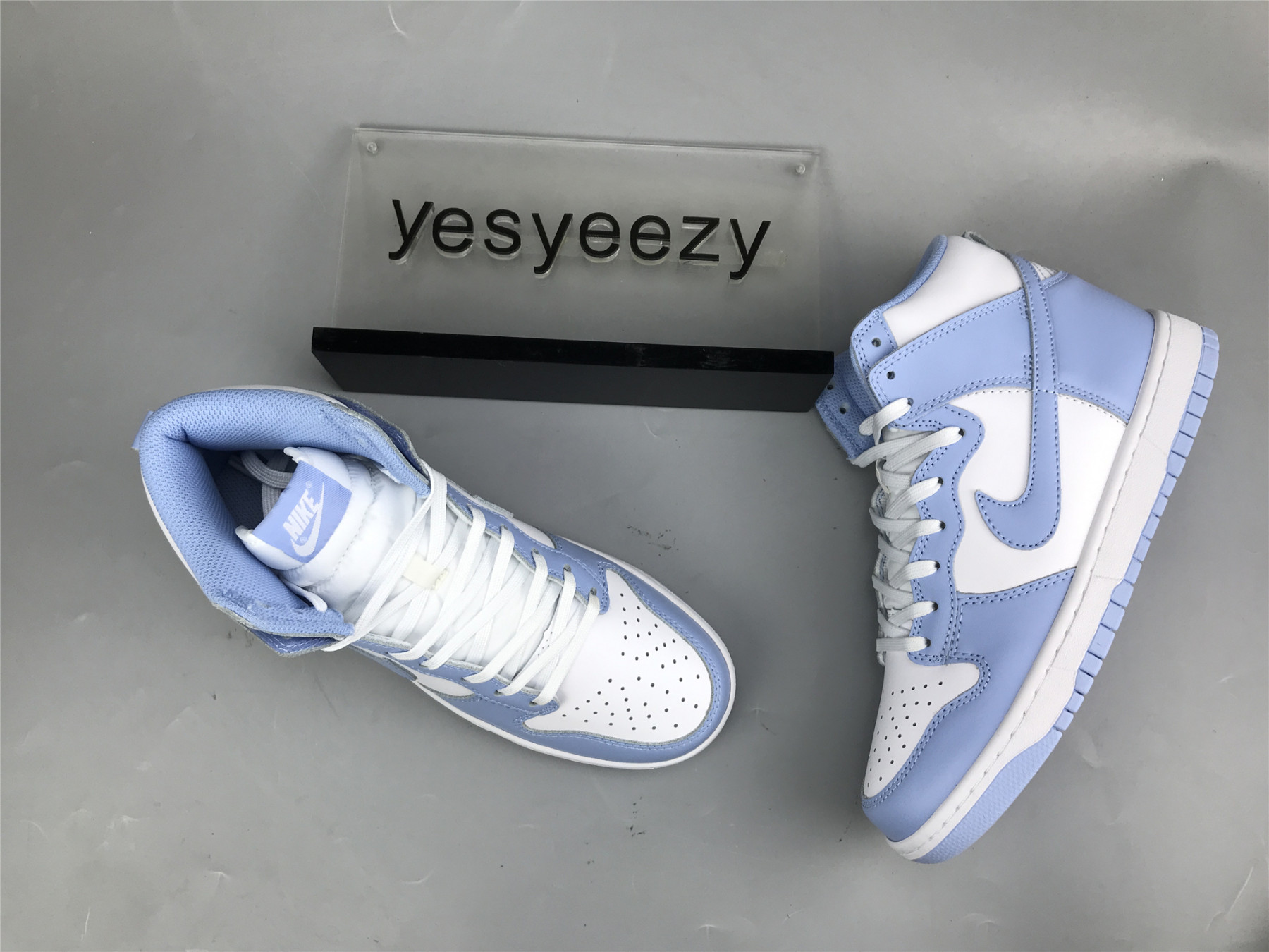 UA NIKE WMNS DUNK HIGH 