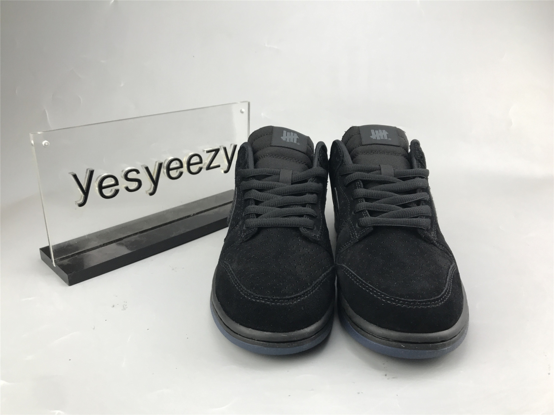 UA NIKE UNDEFEATED X DUNK LOW 