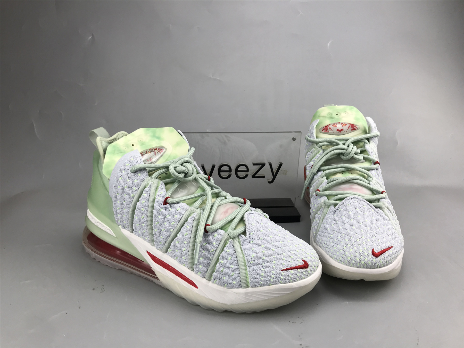 UA NIKE LEBRON 18 EP 