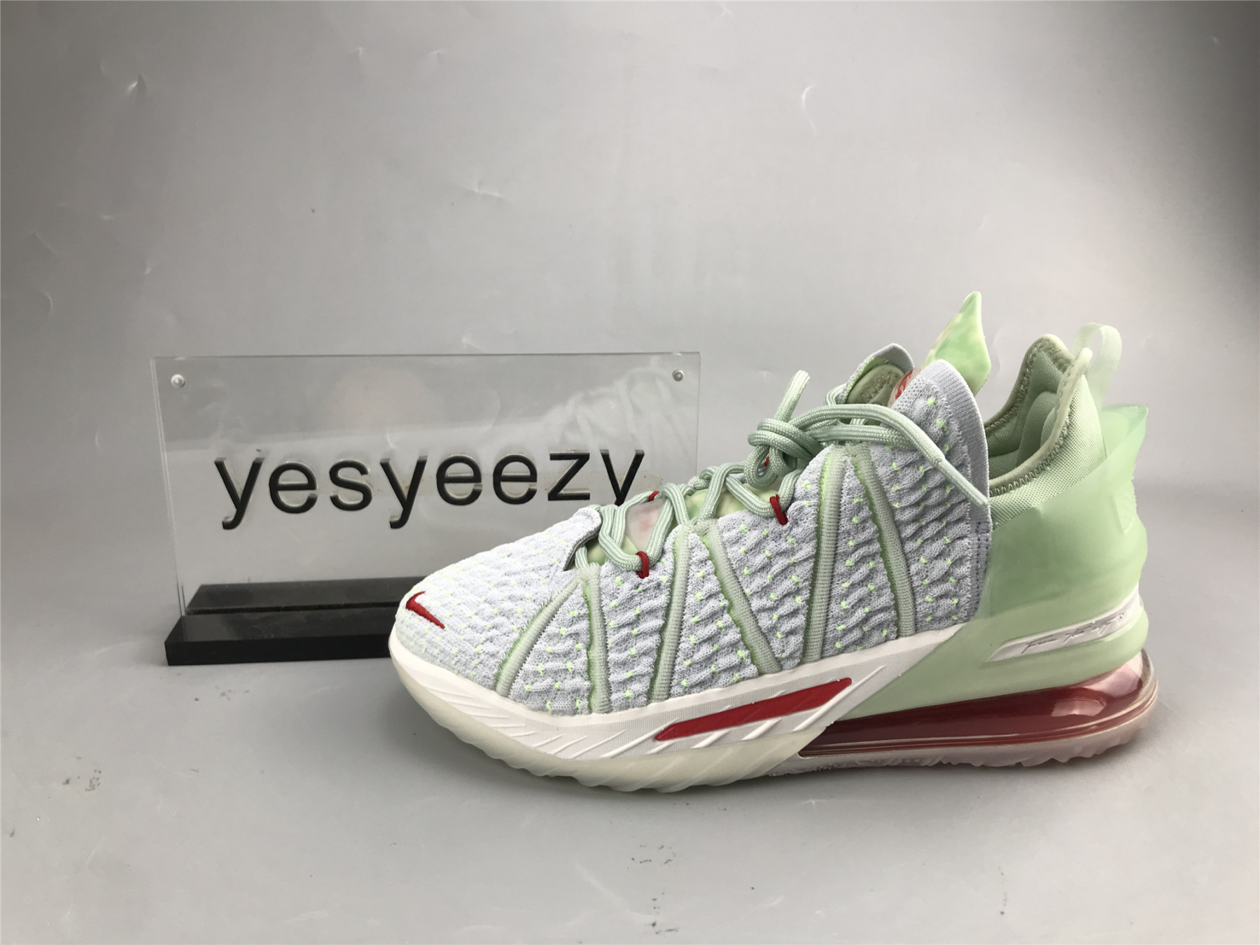 UA NIKE LEBRON 18 EP 