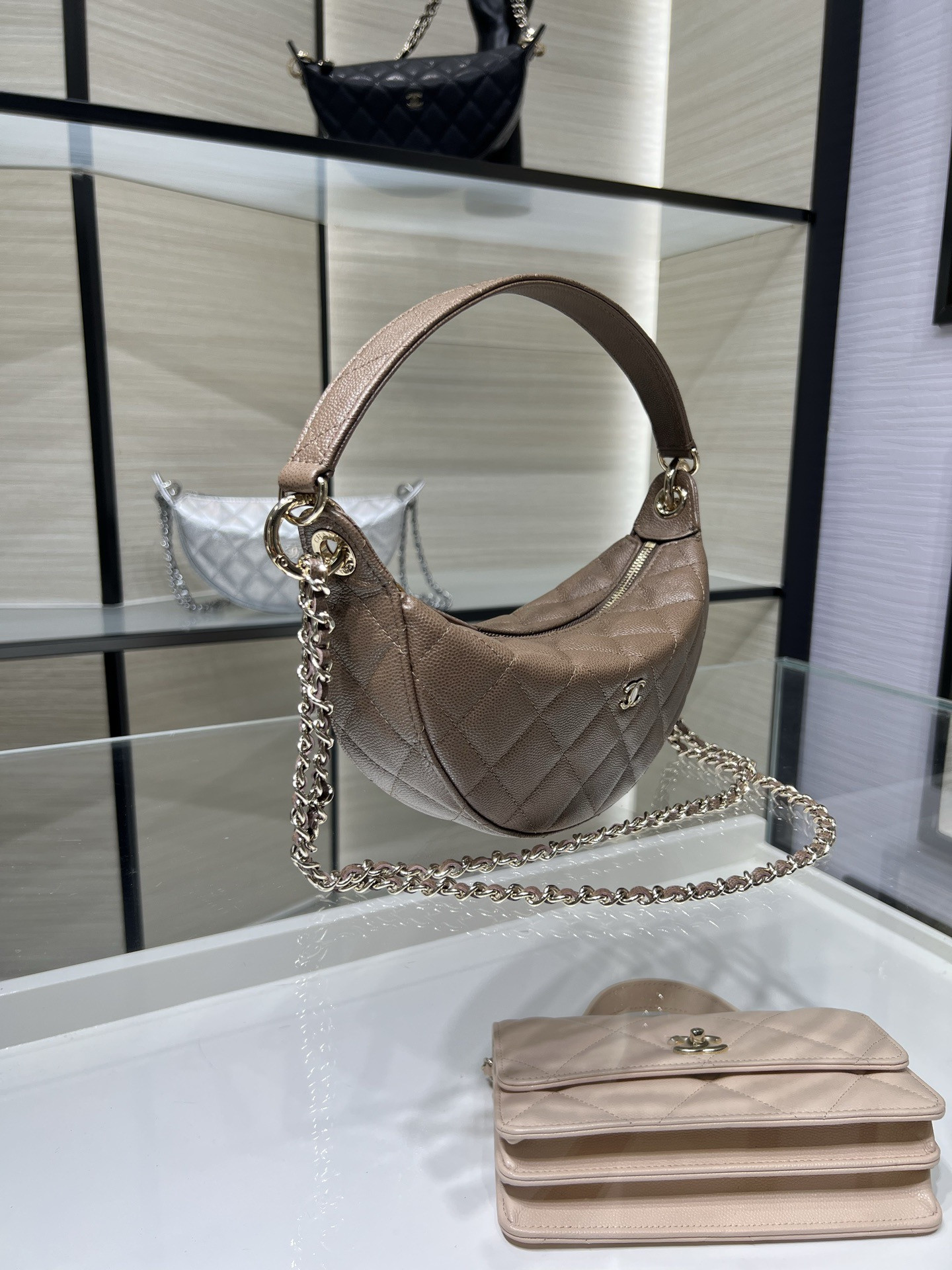 Ch**el clutch with chain light gold hardware ap5094 15x22x6cm