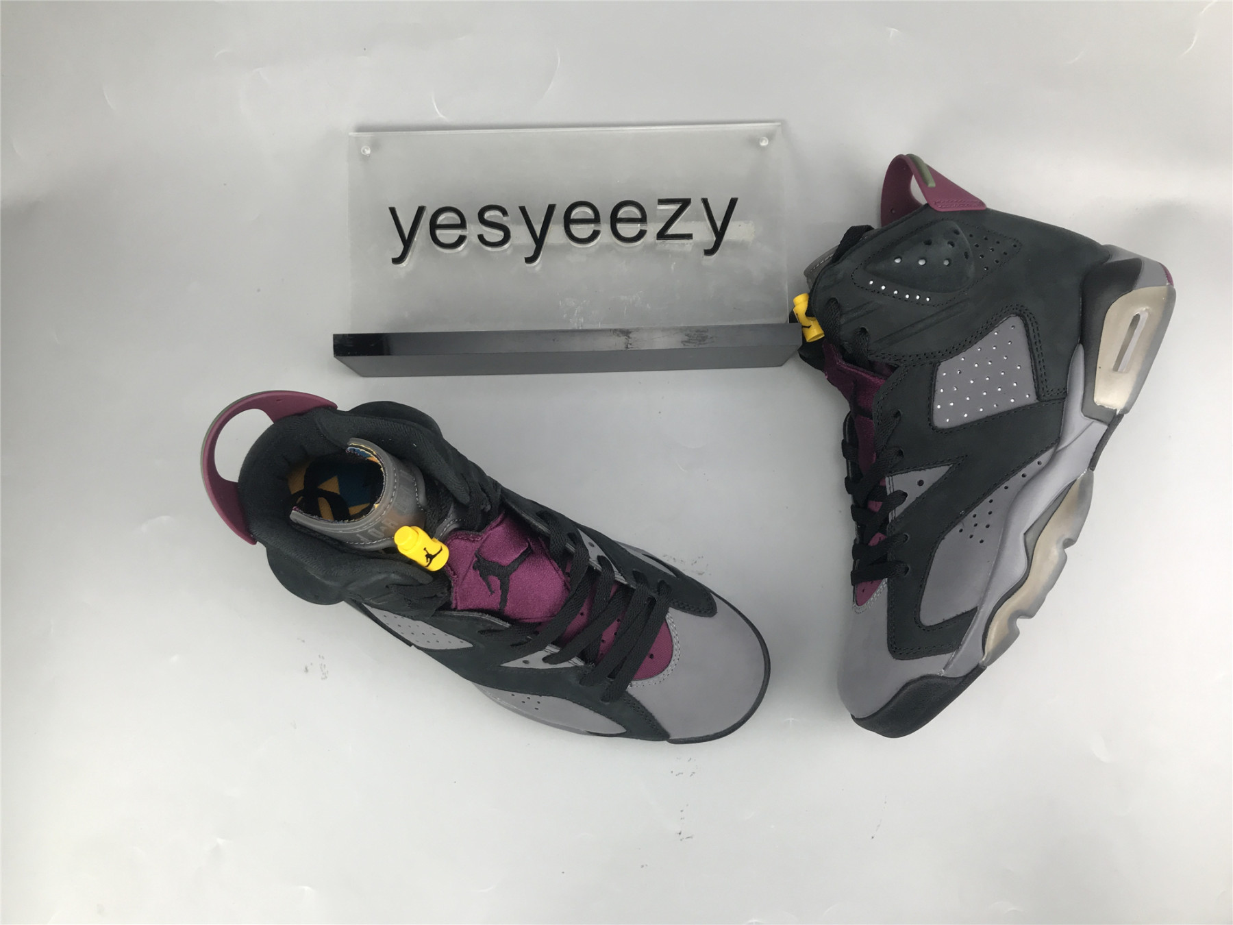 UA AIR JORDAN 6 RETRO 