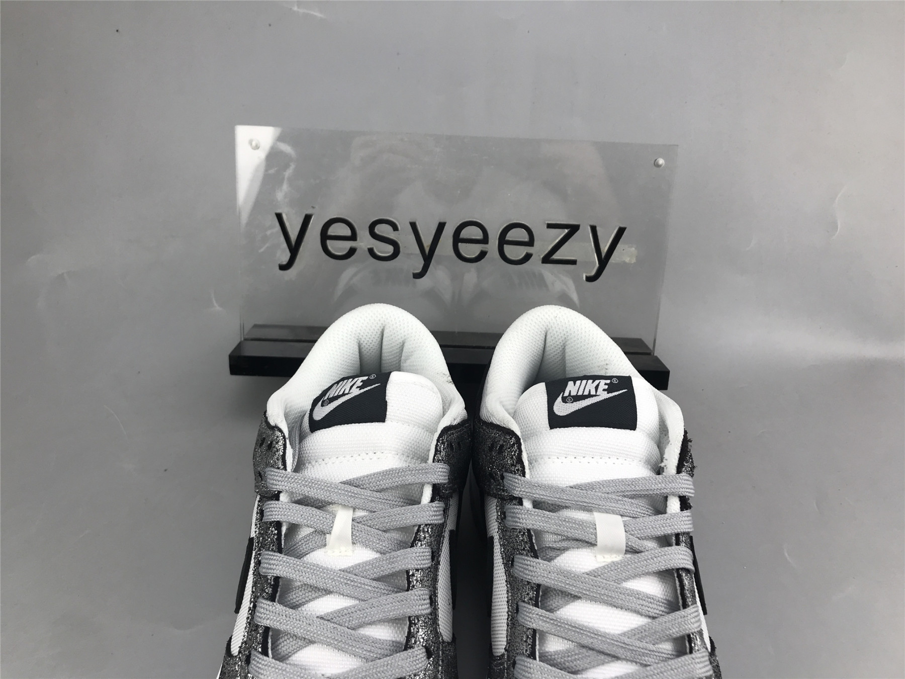 UA NIKE WMNS DUNK LOW 