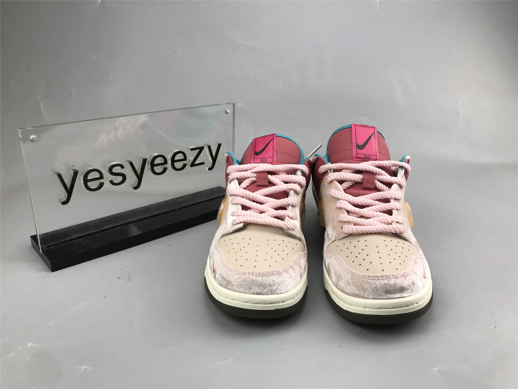 UA NIKE SOCIAL STATUS X DUNK MID 