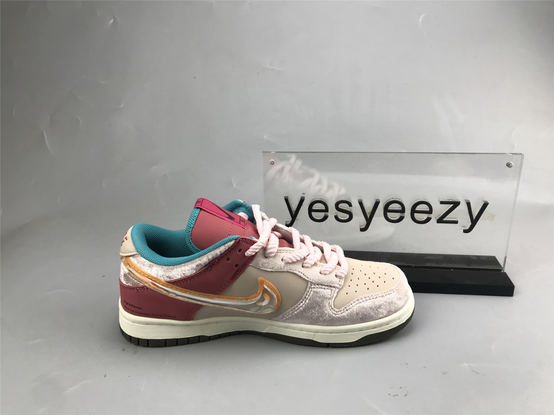 UA NIKE SOCIAL STATUS X DUNK MID 