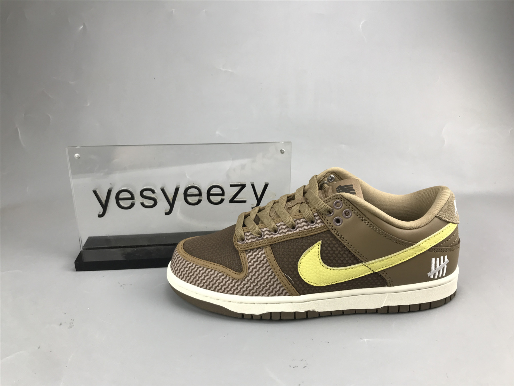 UA NIKE UNDEFEATED X DUNK LOW SP 