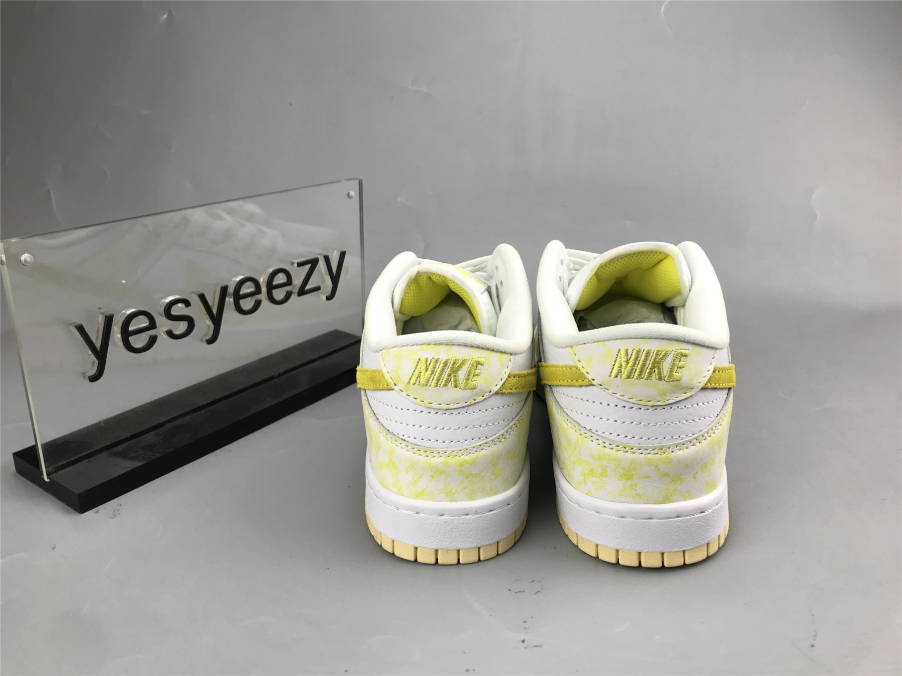 UA NIKE WMNS DUNK LOW OG 