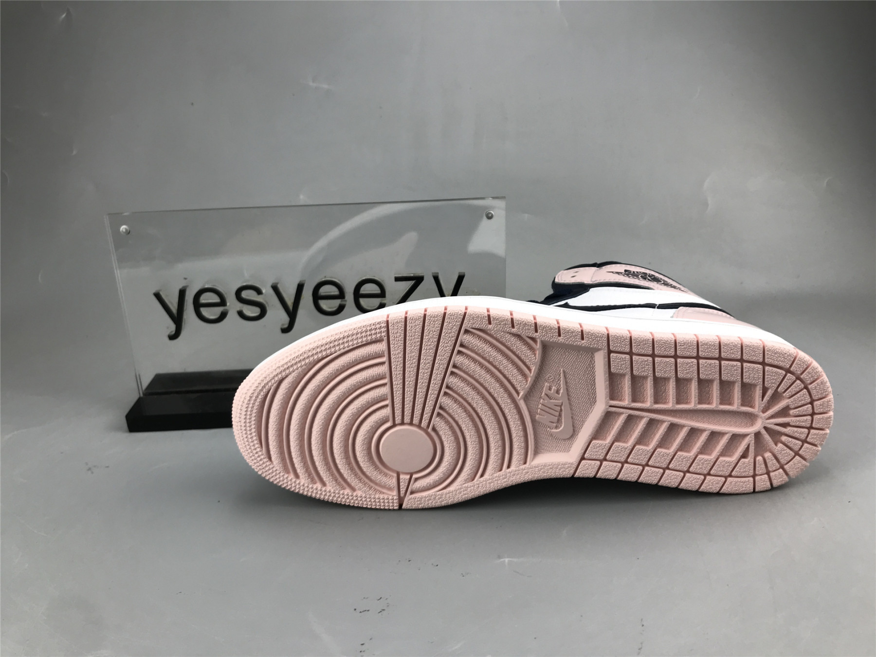 UA WMNS AIR JORDAN 1 RETRO HIGH OG SE 