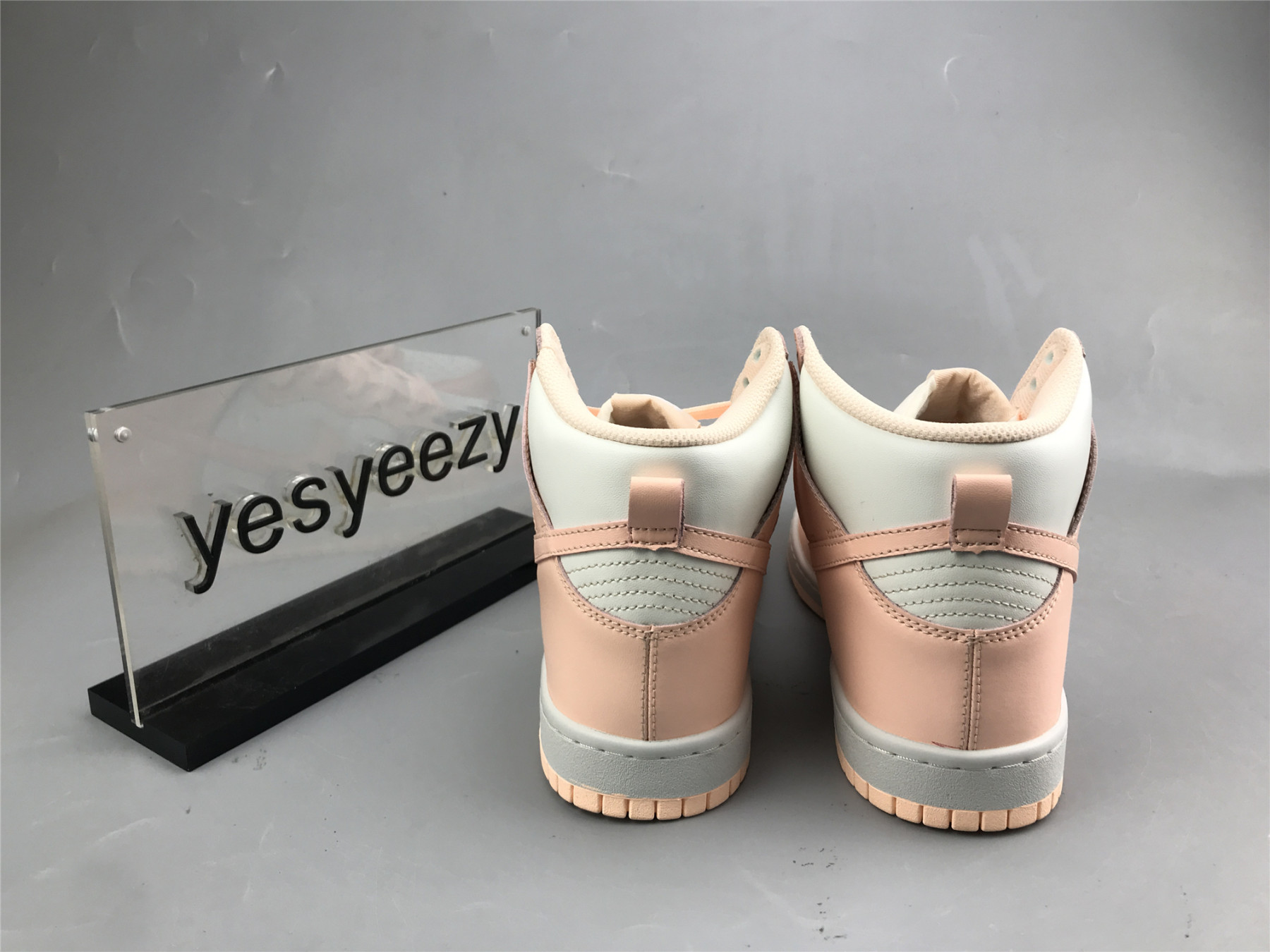 UA NIKE WMNS DUNK HIGH 