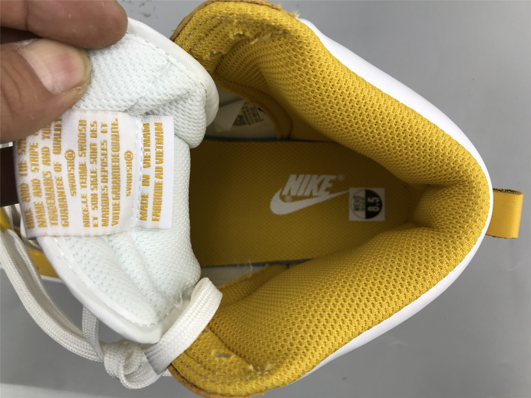 UA NIKE WMNS DUNK HIGH 