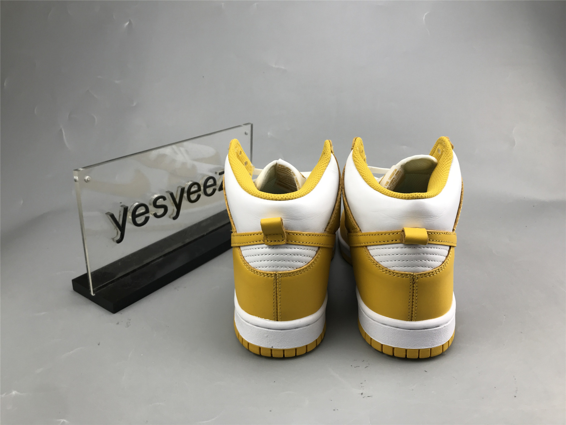 UA NIKE WMNS DUNK HIGH 