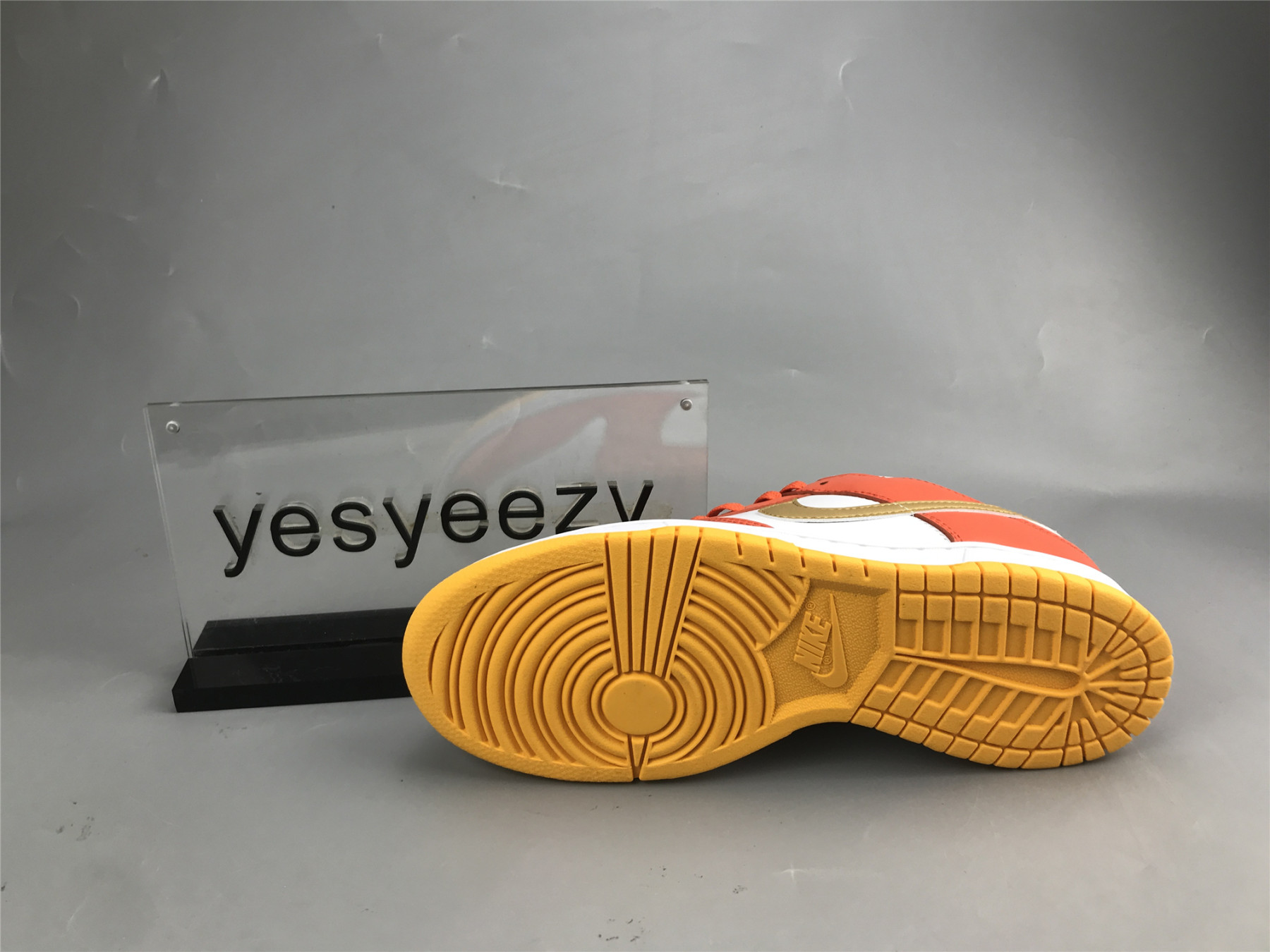 UA NIKE WMNS DUNK LOW 