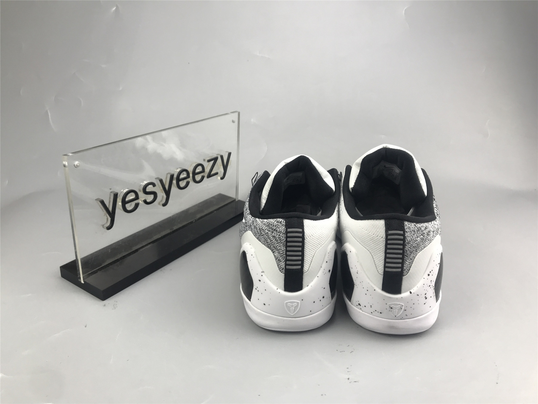 UA NIKE KOBE 9 ELITE LOW XDR 