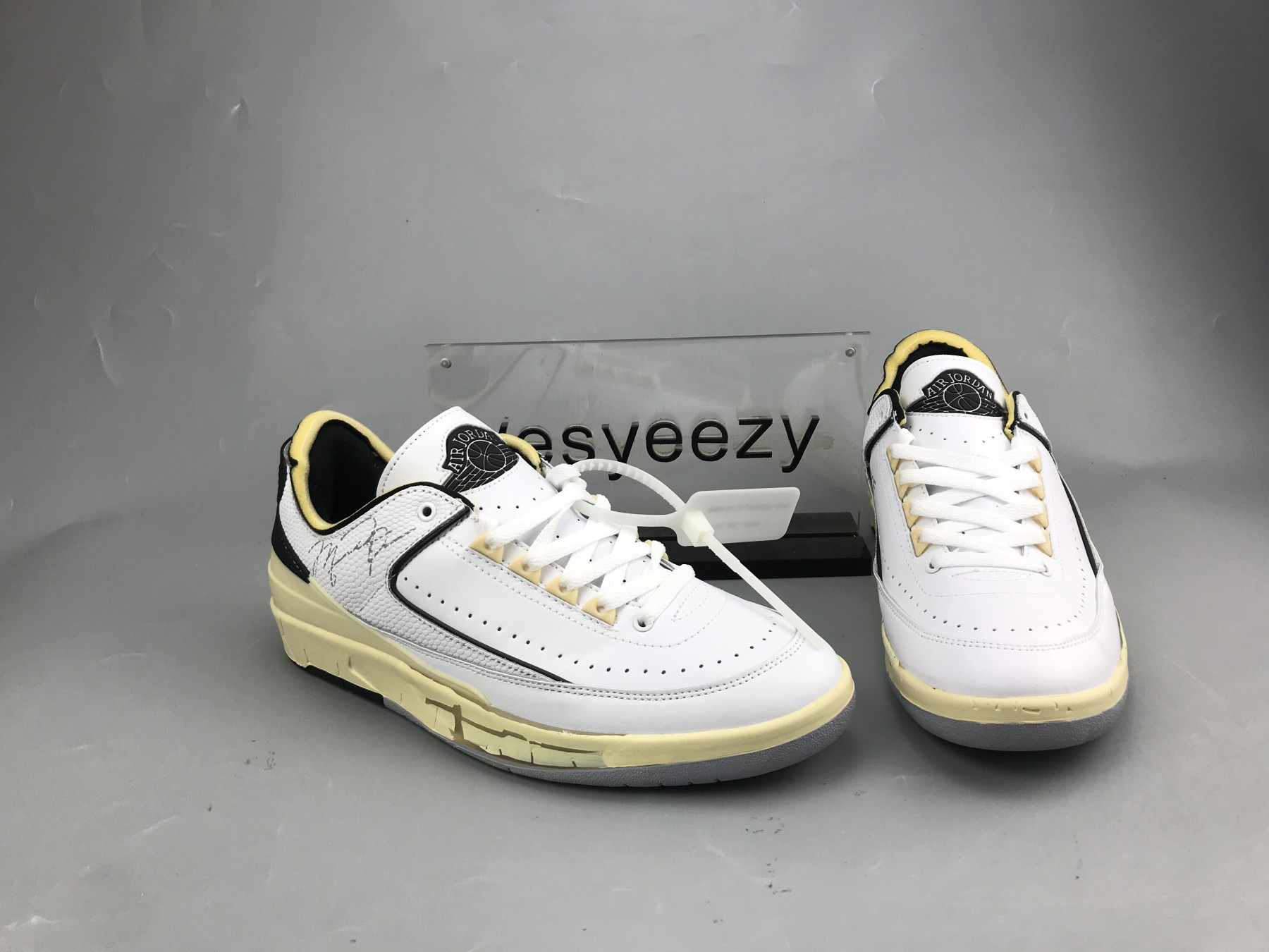 UA OFF WHITE X AIR JORDAN 2 LOW SP WHITE BLACK