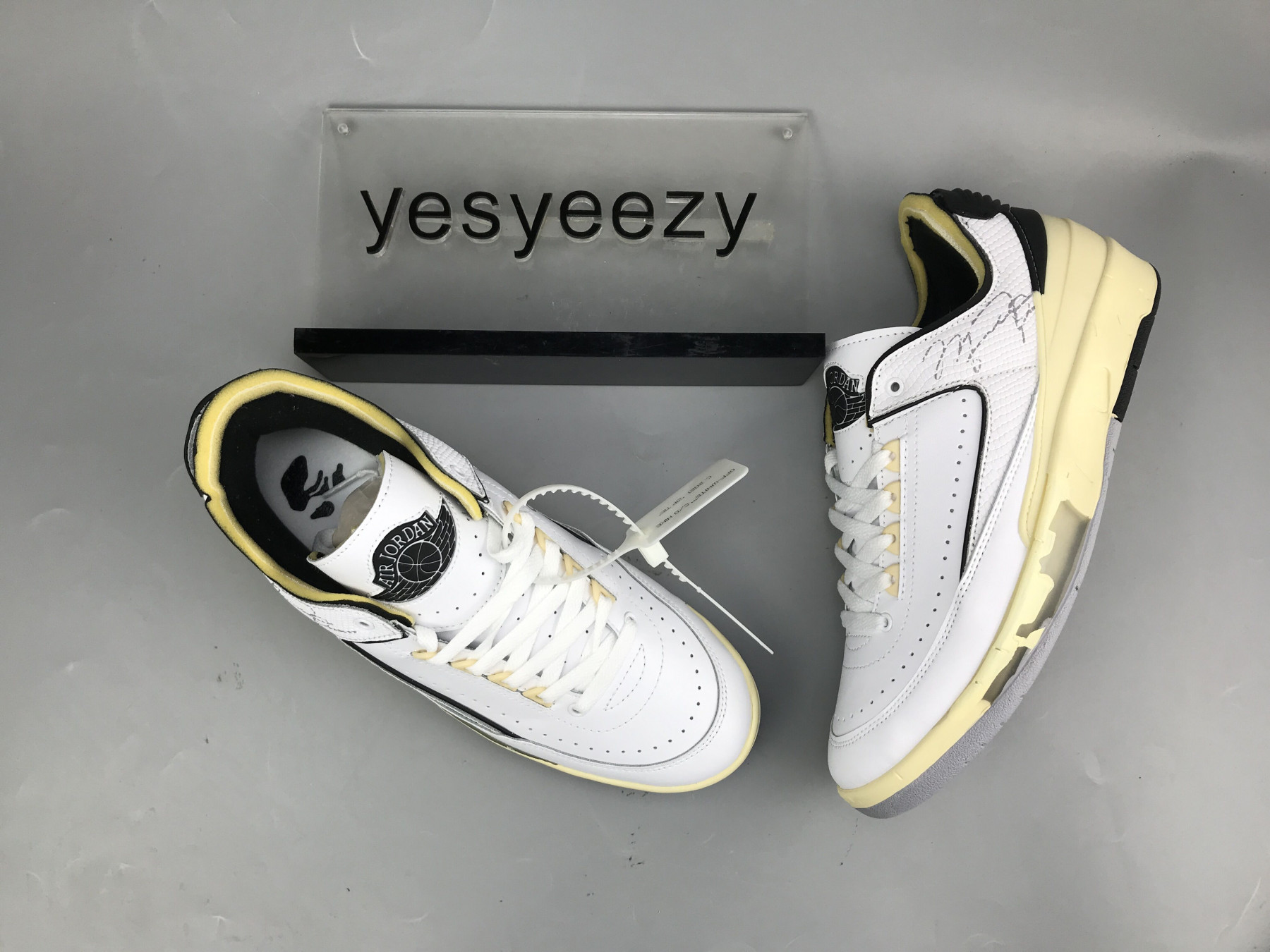 UA OFF WHITE X AIR JORDAN 2 LOW SP WHITE BLACK