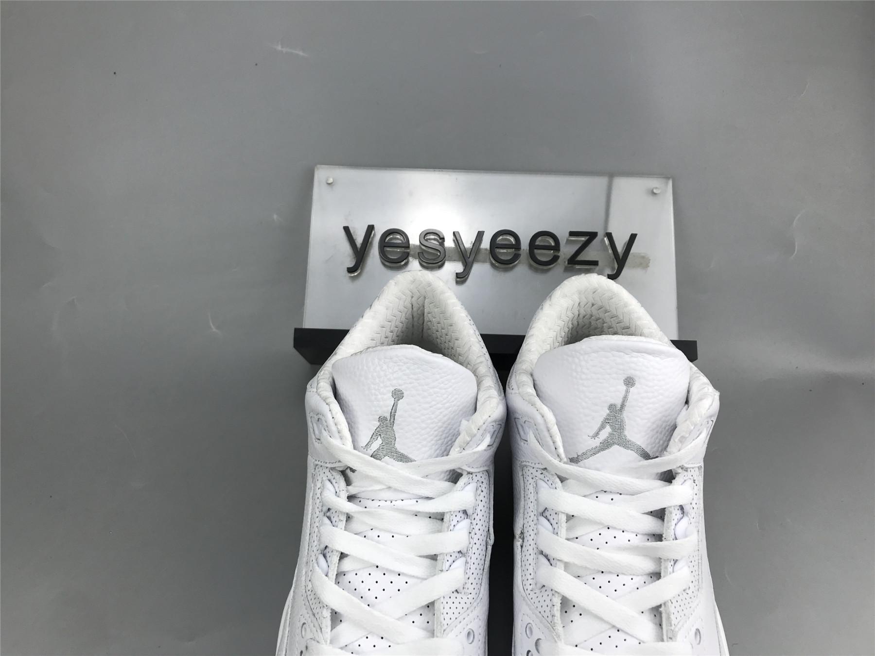 UA AIR JORDAN 3 RETRO 