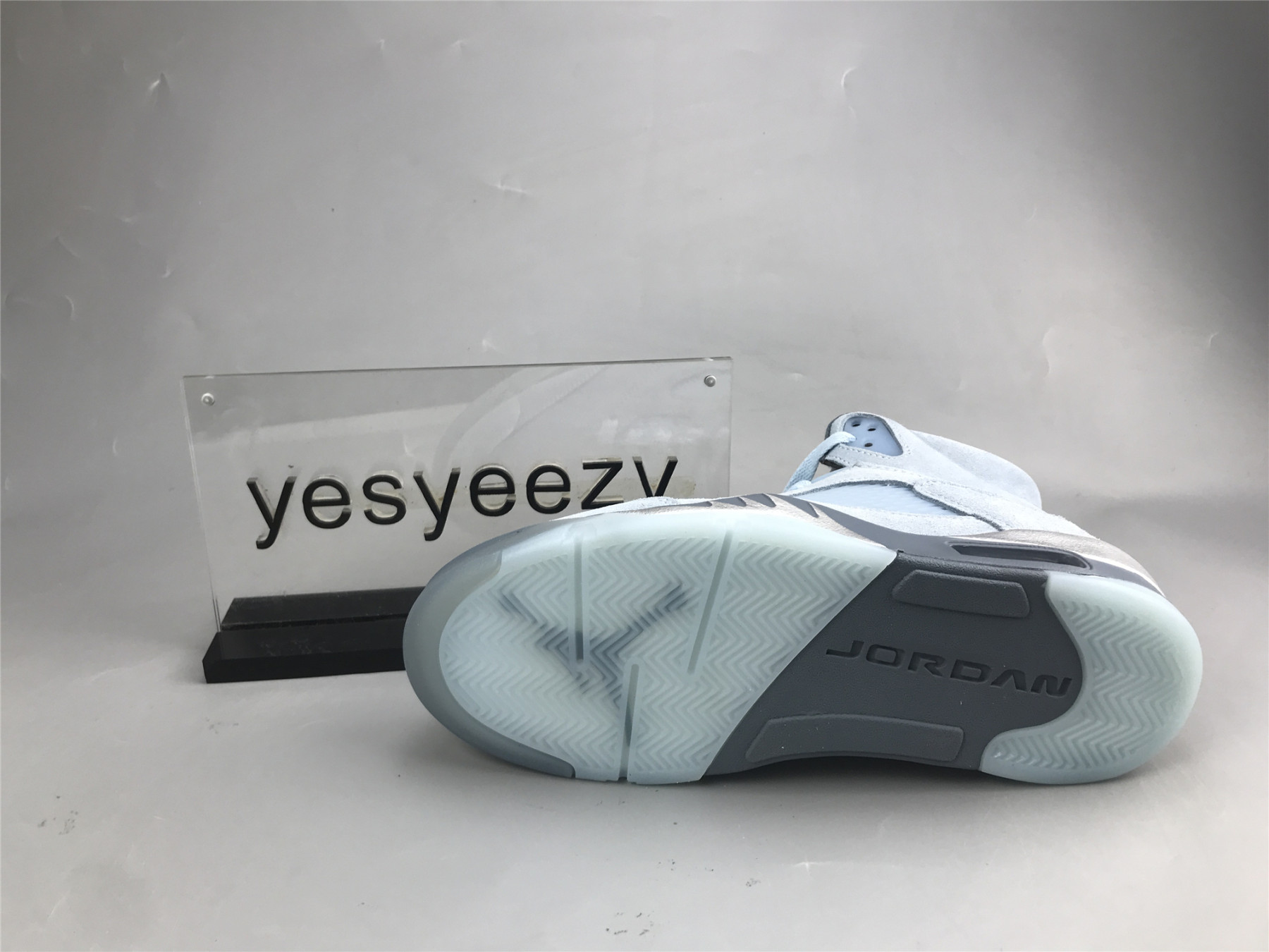 UA WMNS AIR JORDAN 5 RETRO 