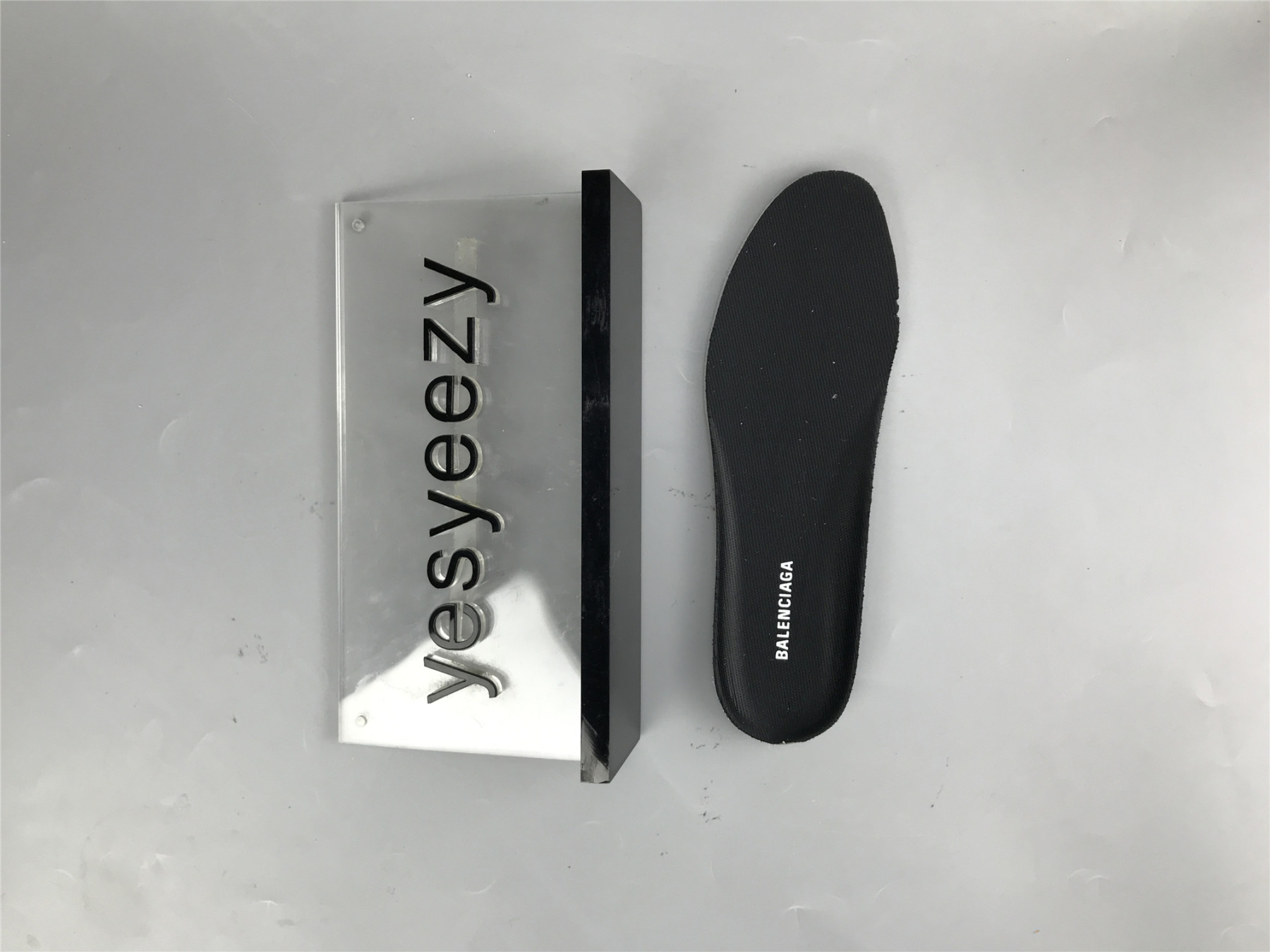 UA RUNNER GREY BURGUNDY