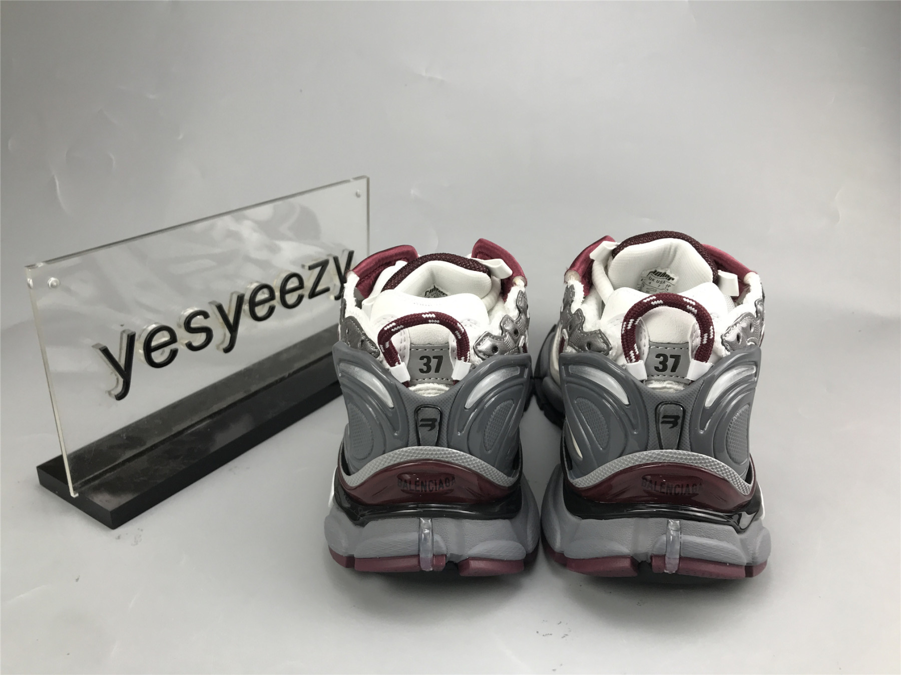 UA RUNNER GREY BURGUNDY
