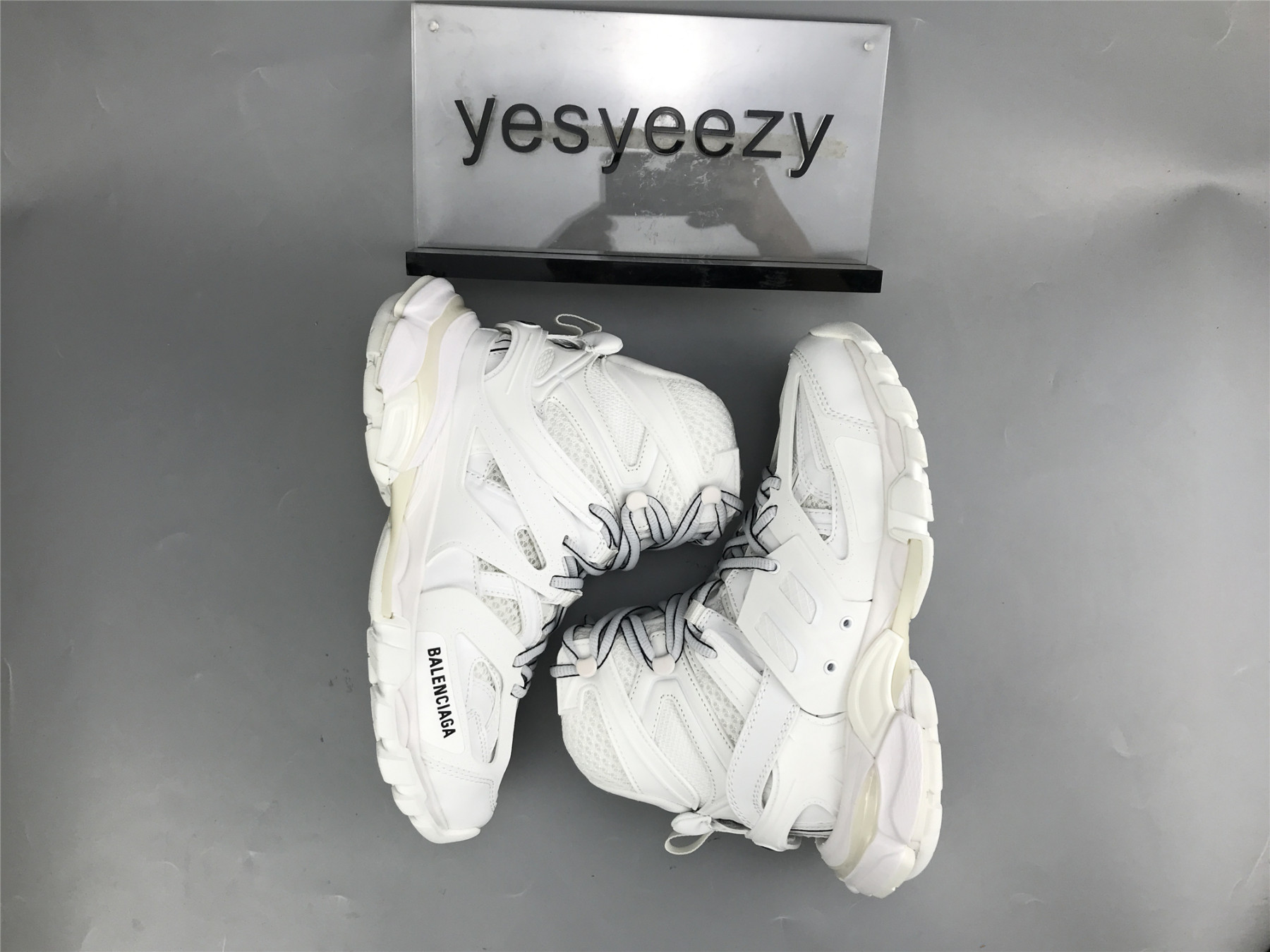UA TRACK HIKE WHITE