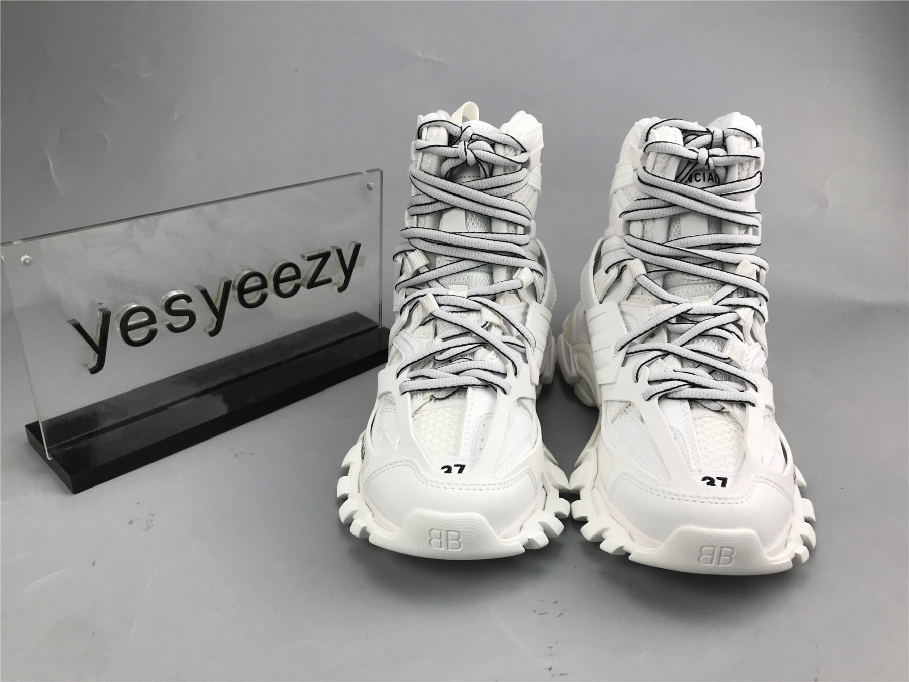 UA TRACK HIKE WHITE